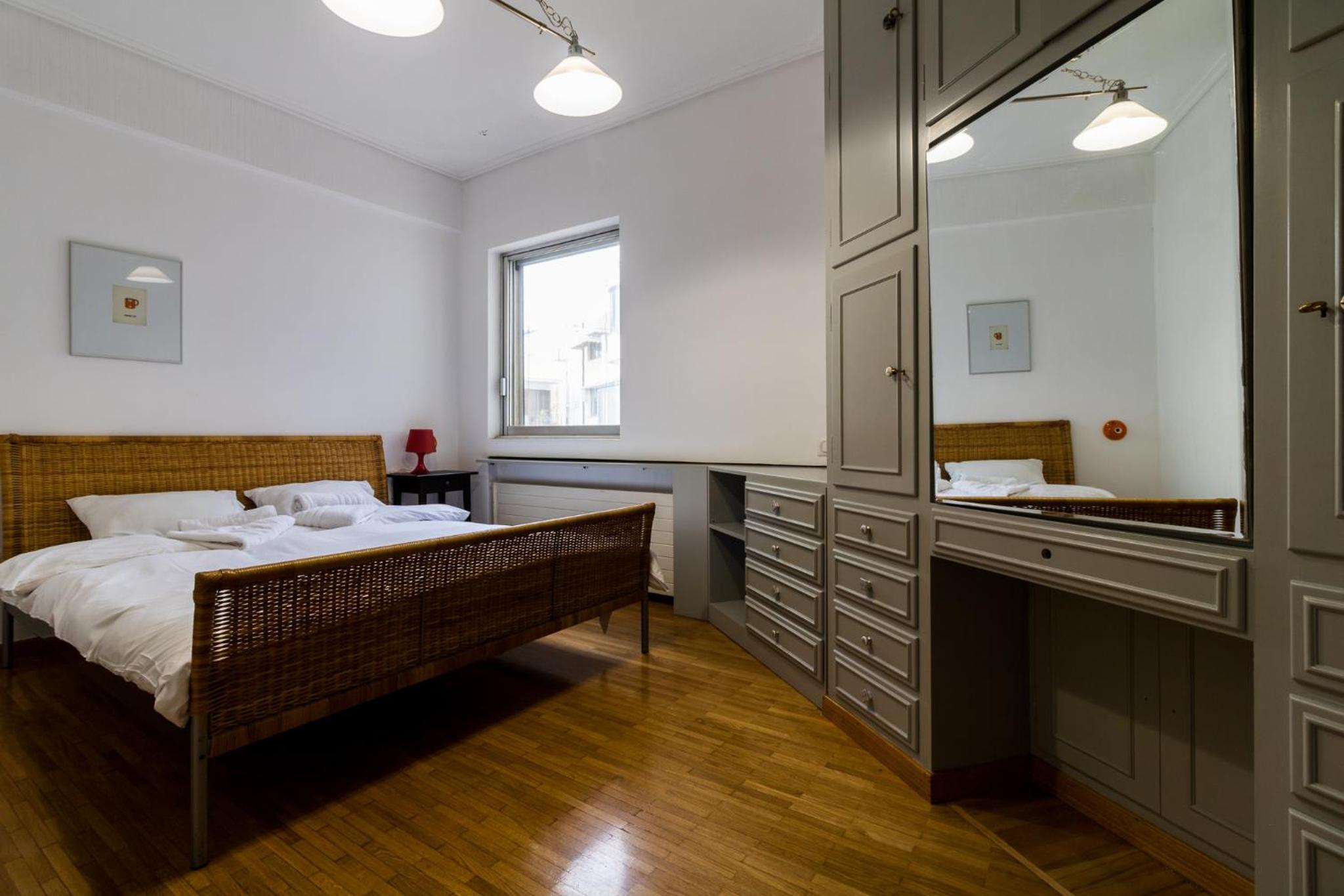 Deco Marble Apt with Acropolis view