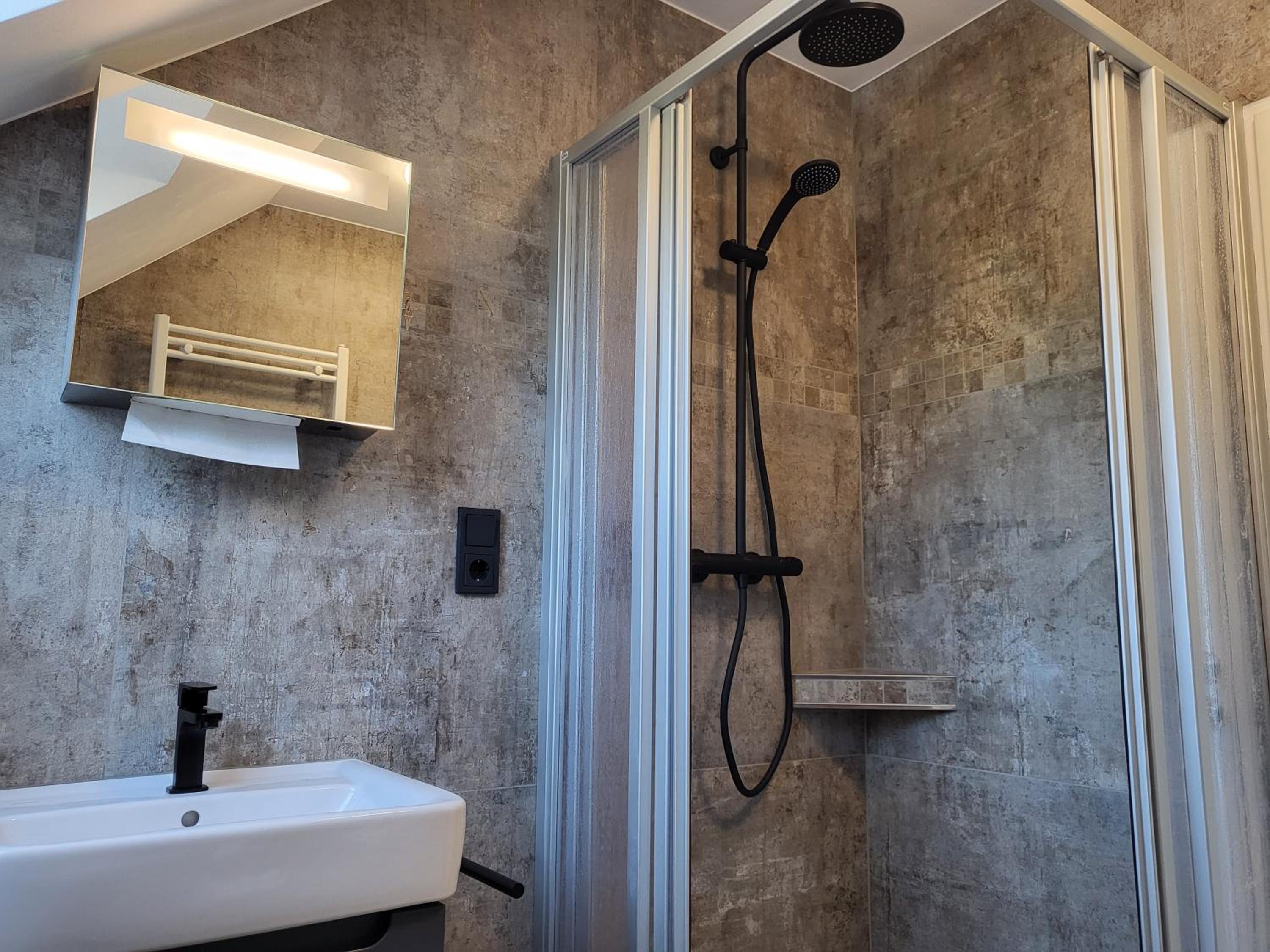FeWo-Brak en Norden — bathroom