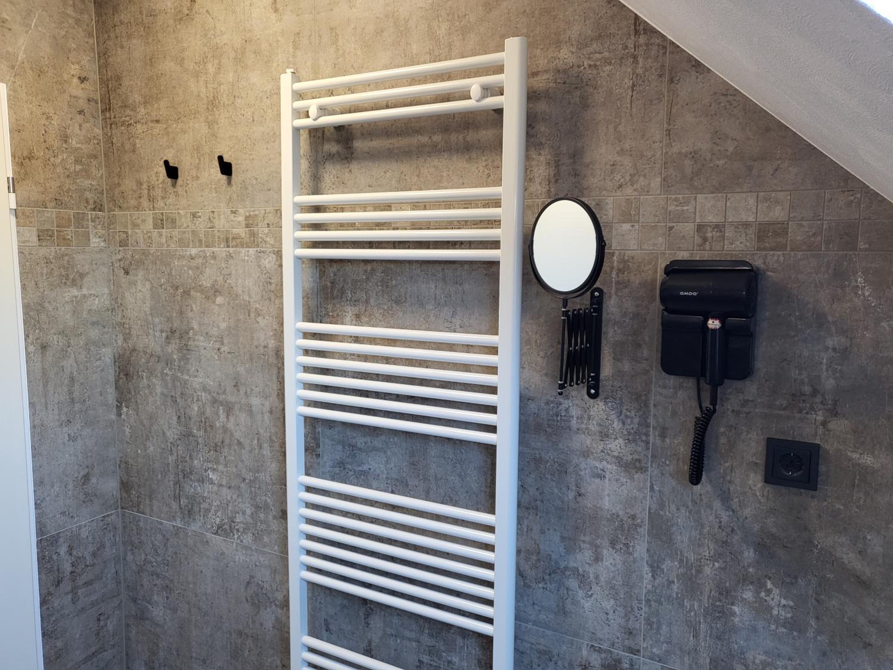 FeWo-Brak en Norden — bathroom