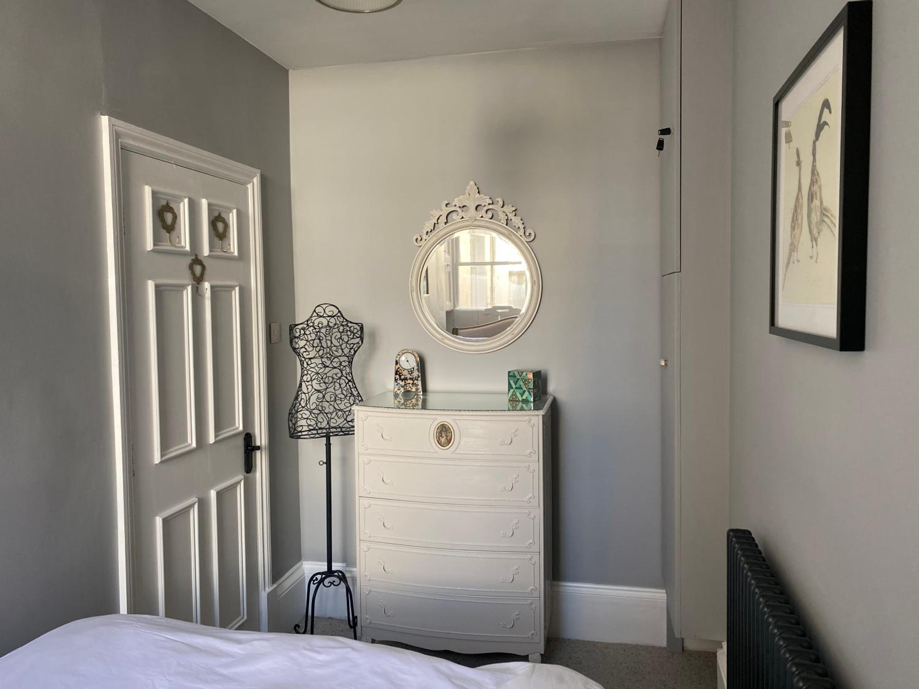 Chic Apt in Central Cheltenham view 4