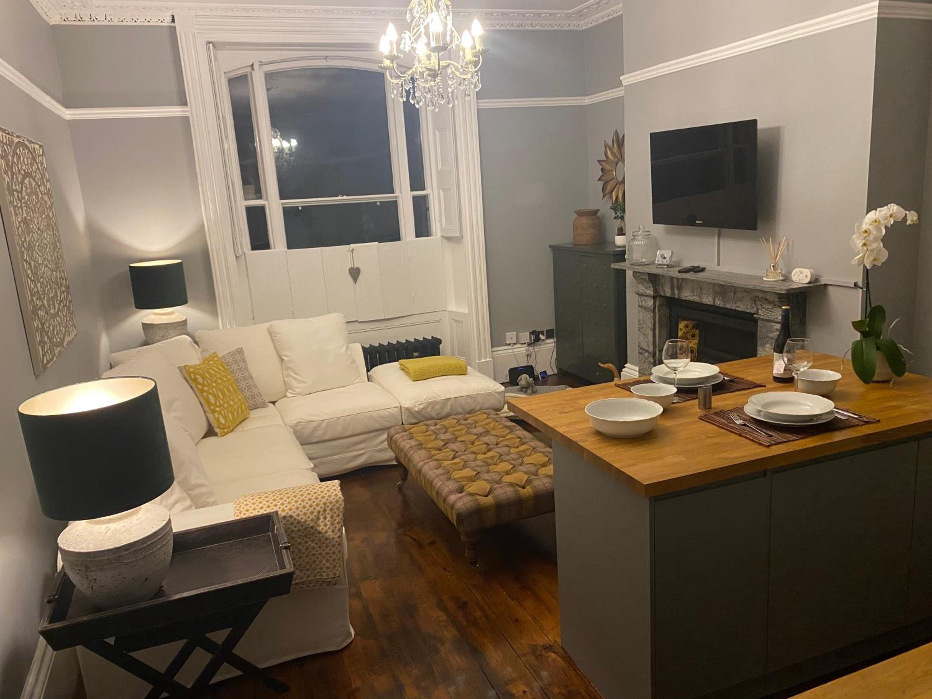 Chic Apt in Central Cheltenham view 3