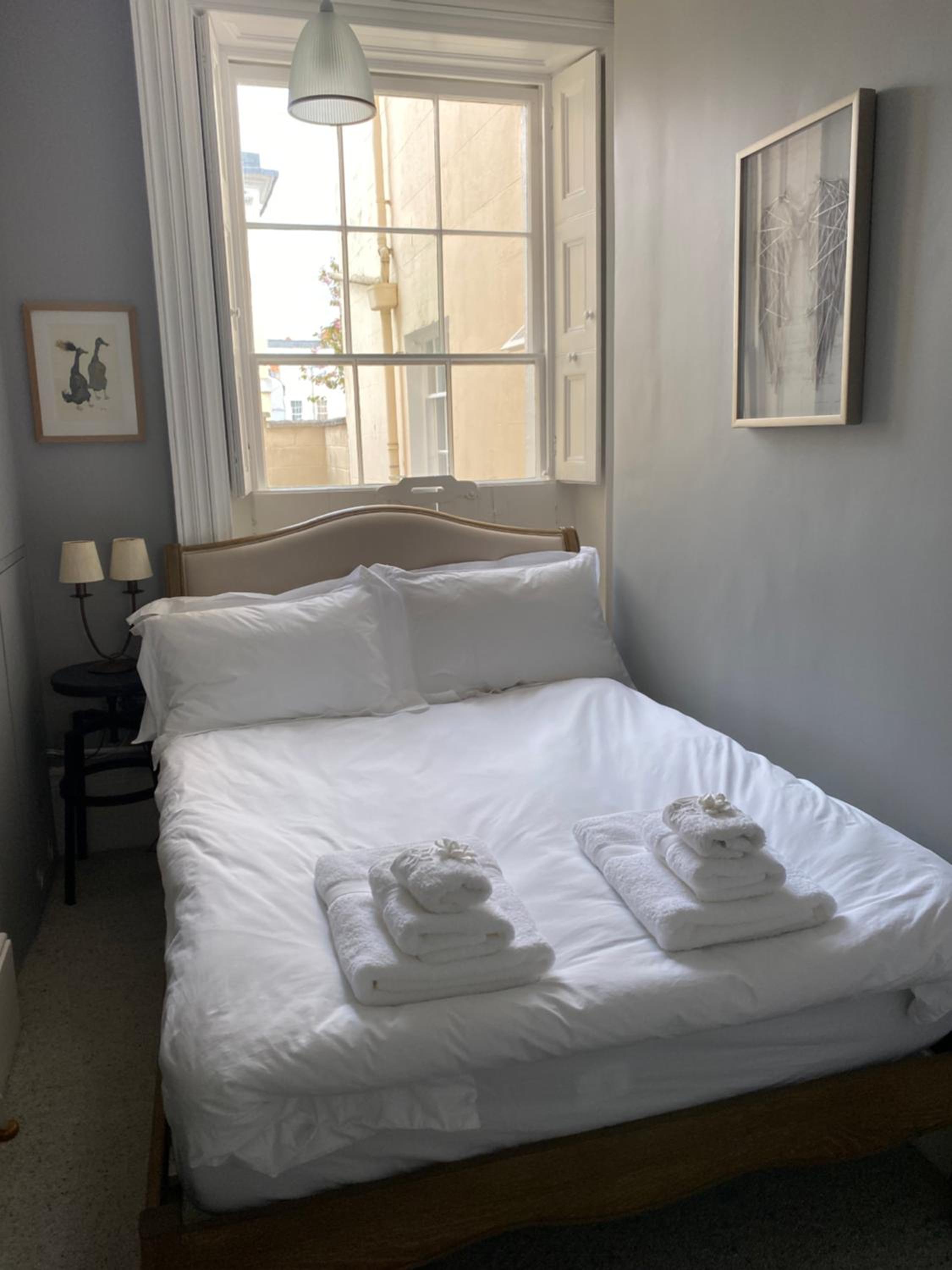 Chic Apt in Central Cheltenham view 5
