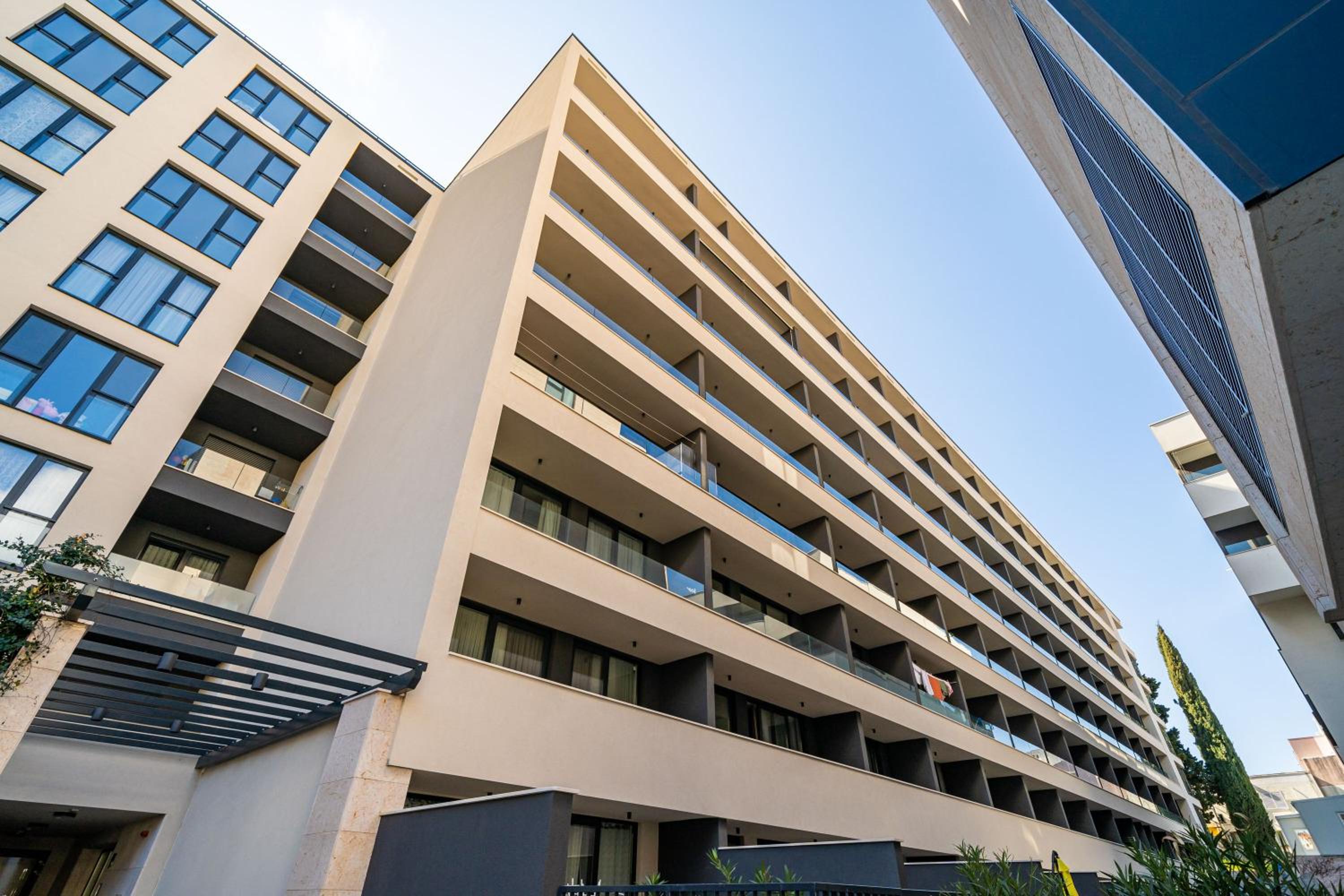 Downtown MaritA207