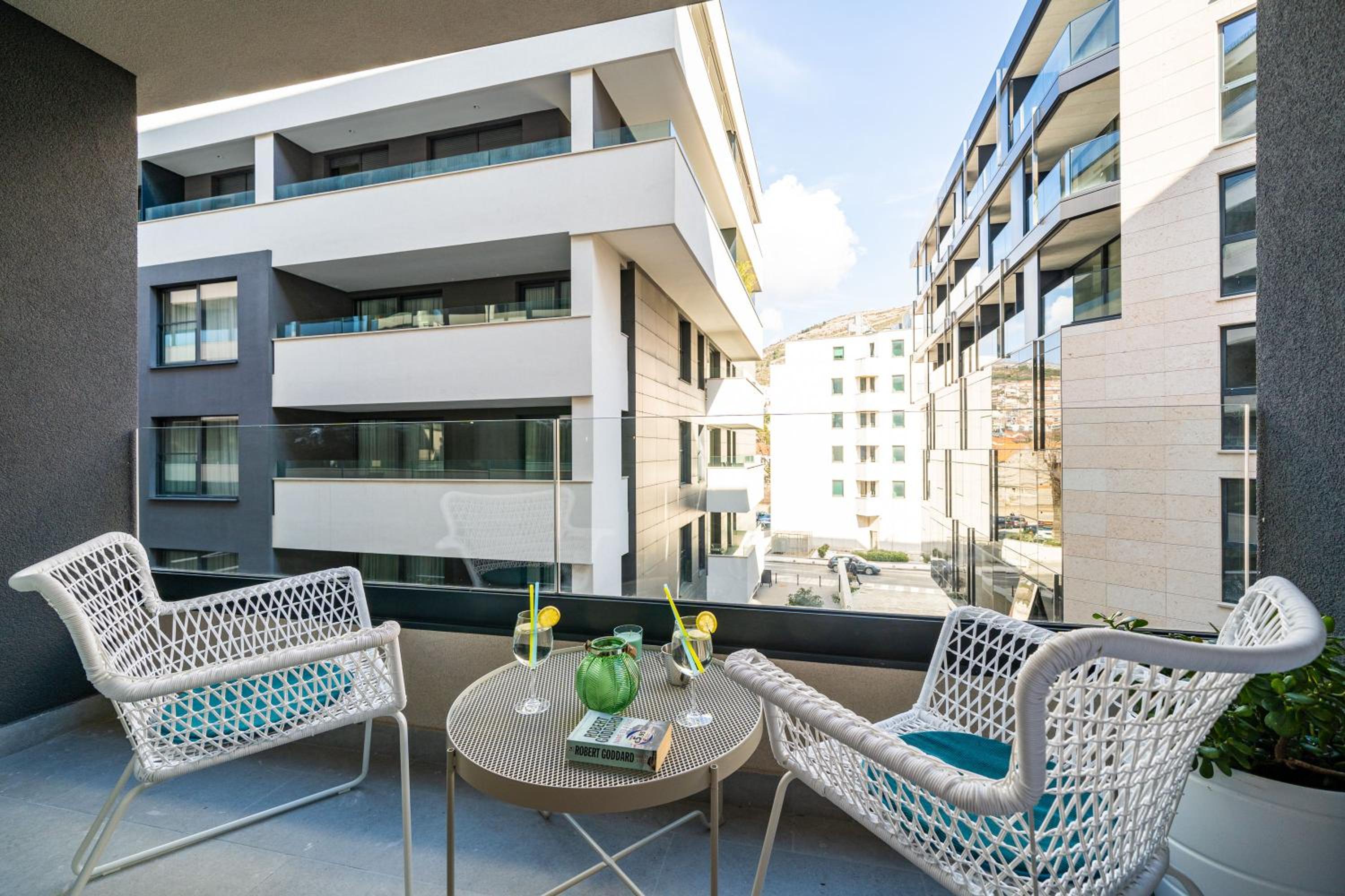 Downtown MaritA207