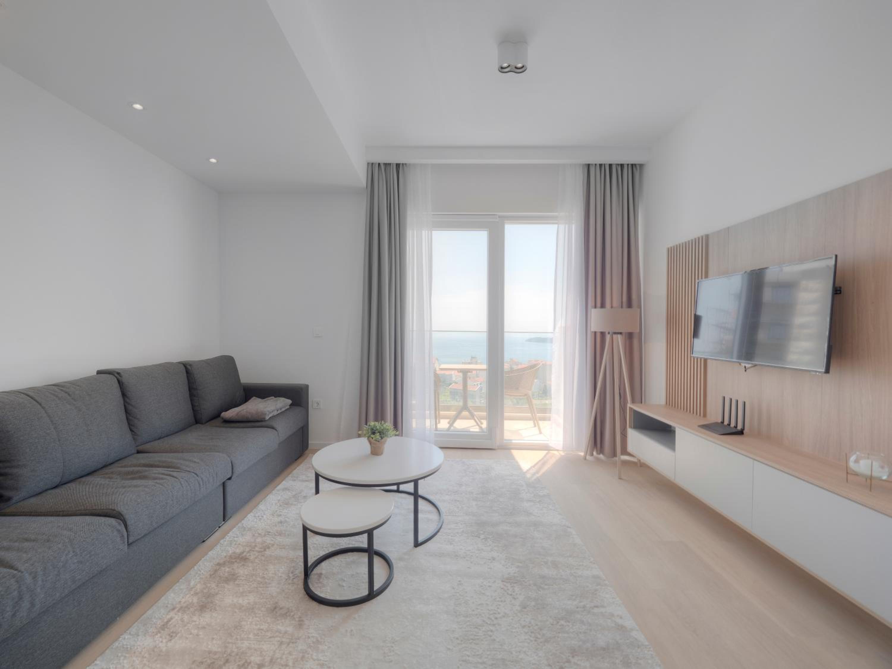 Horizon-One bedroom apartment with Sea view Romansa view 2