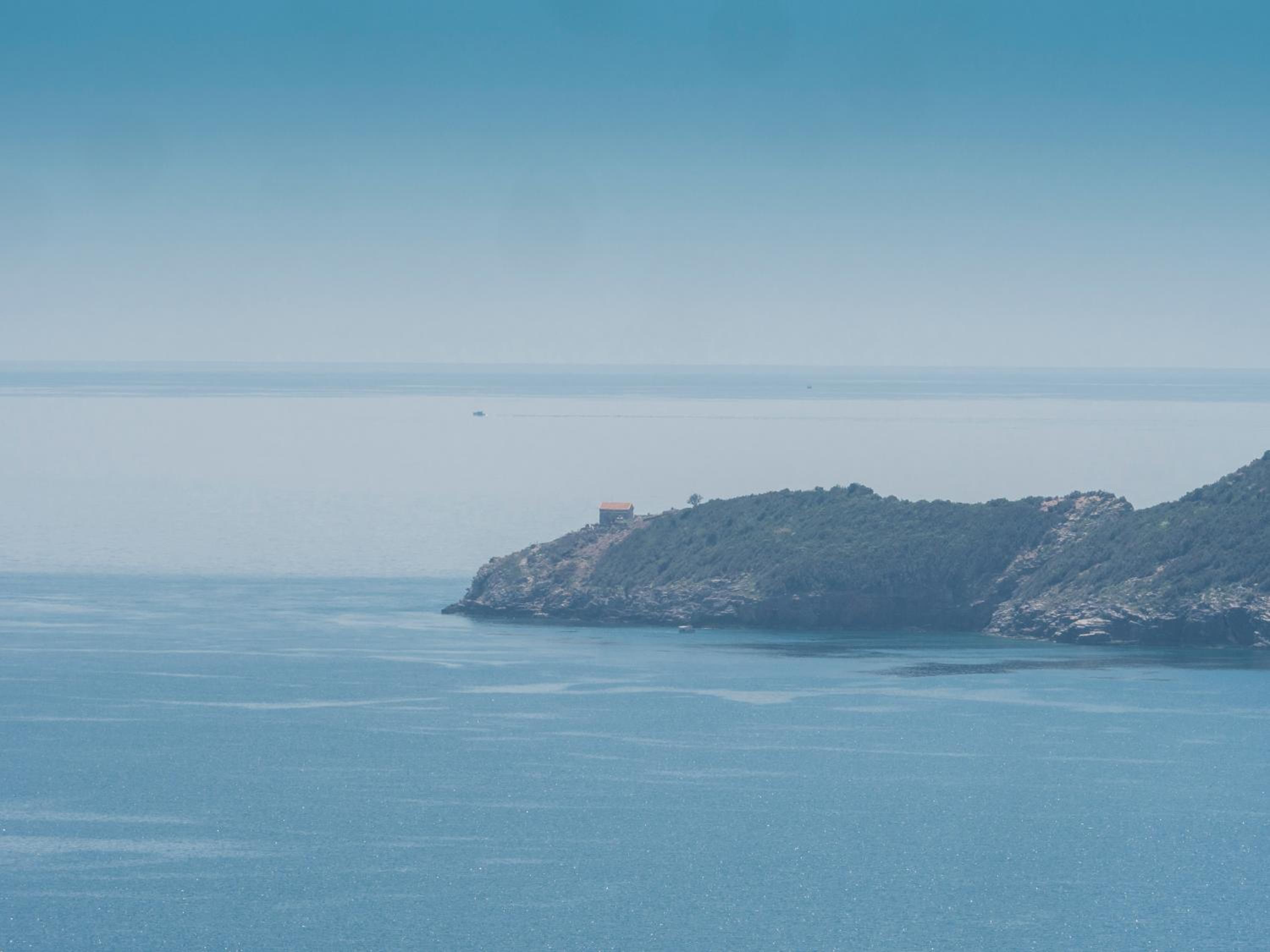 Horizon-One bedroom apartment with Sea view Romansa view 4