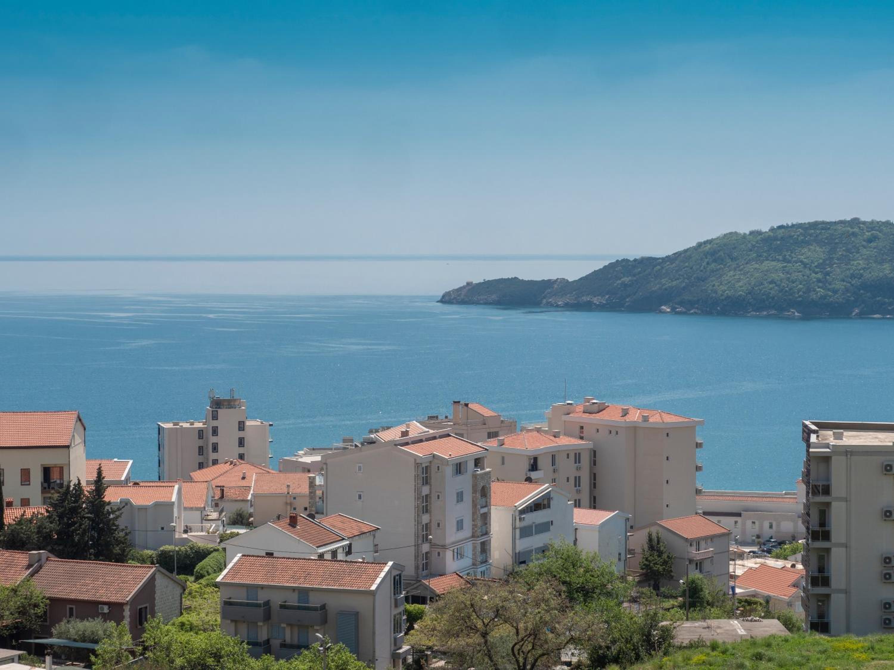 Horizon-One bedroom apartment with Sea view Romansa view 5