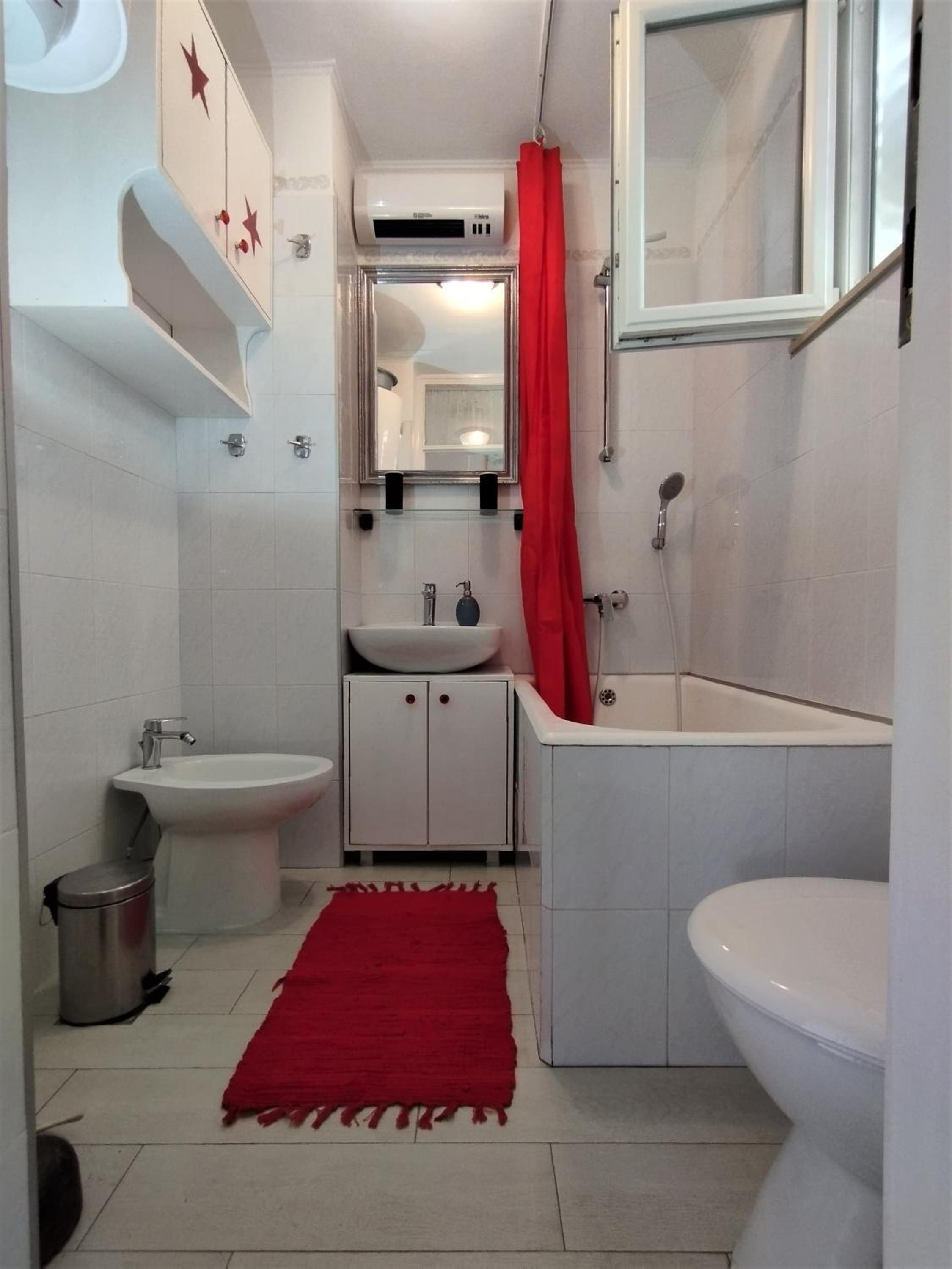 Apartment One , sea view , free parking
