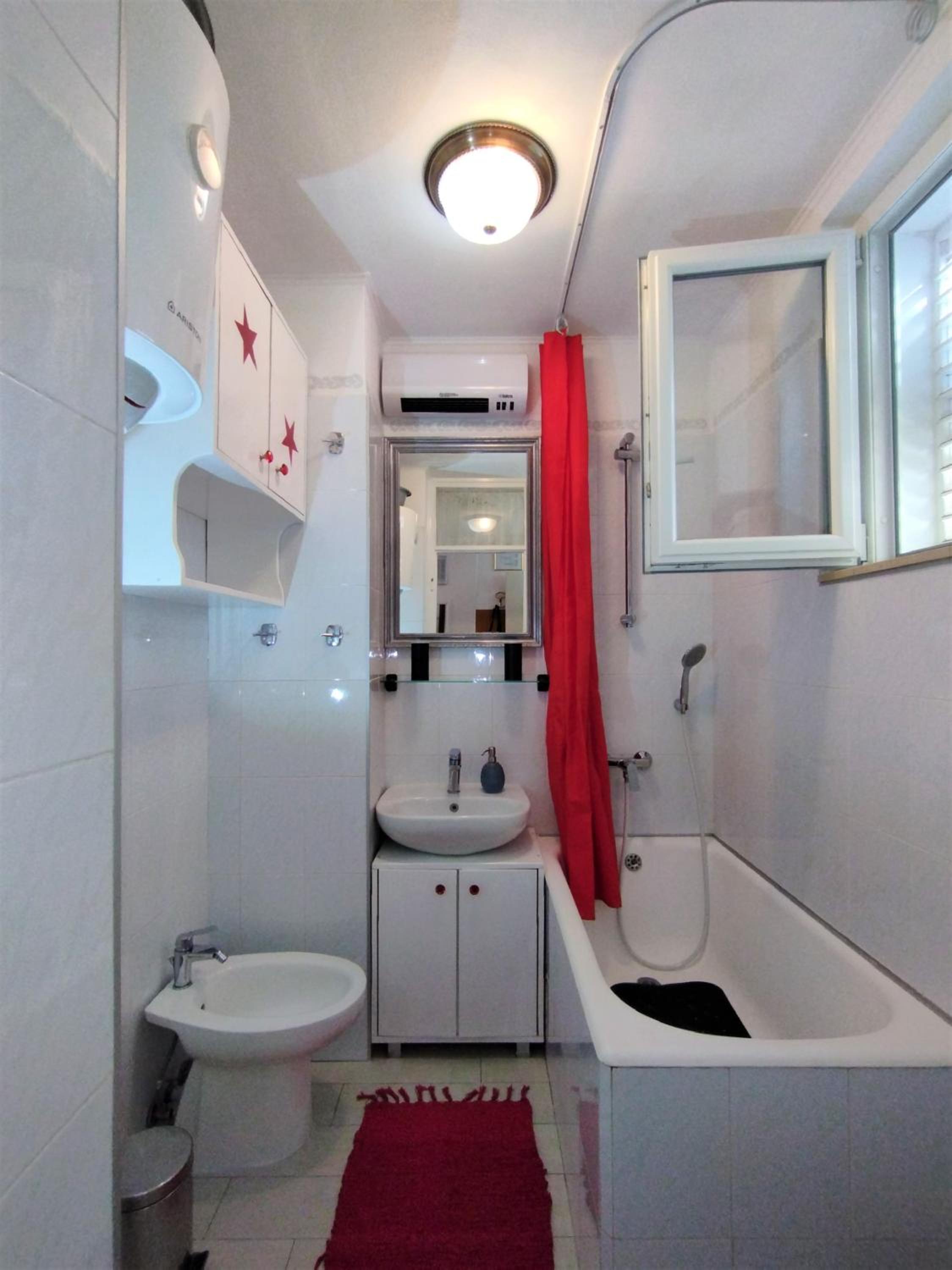 Apartment One , sea view , free parking