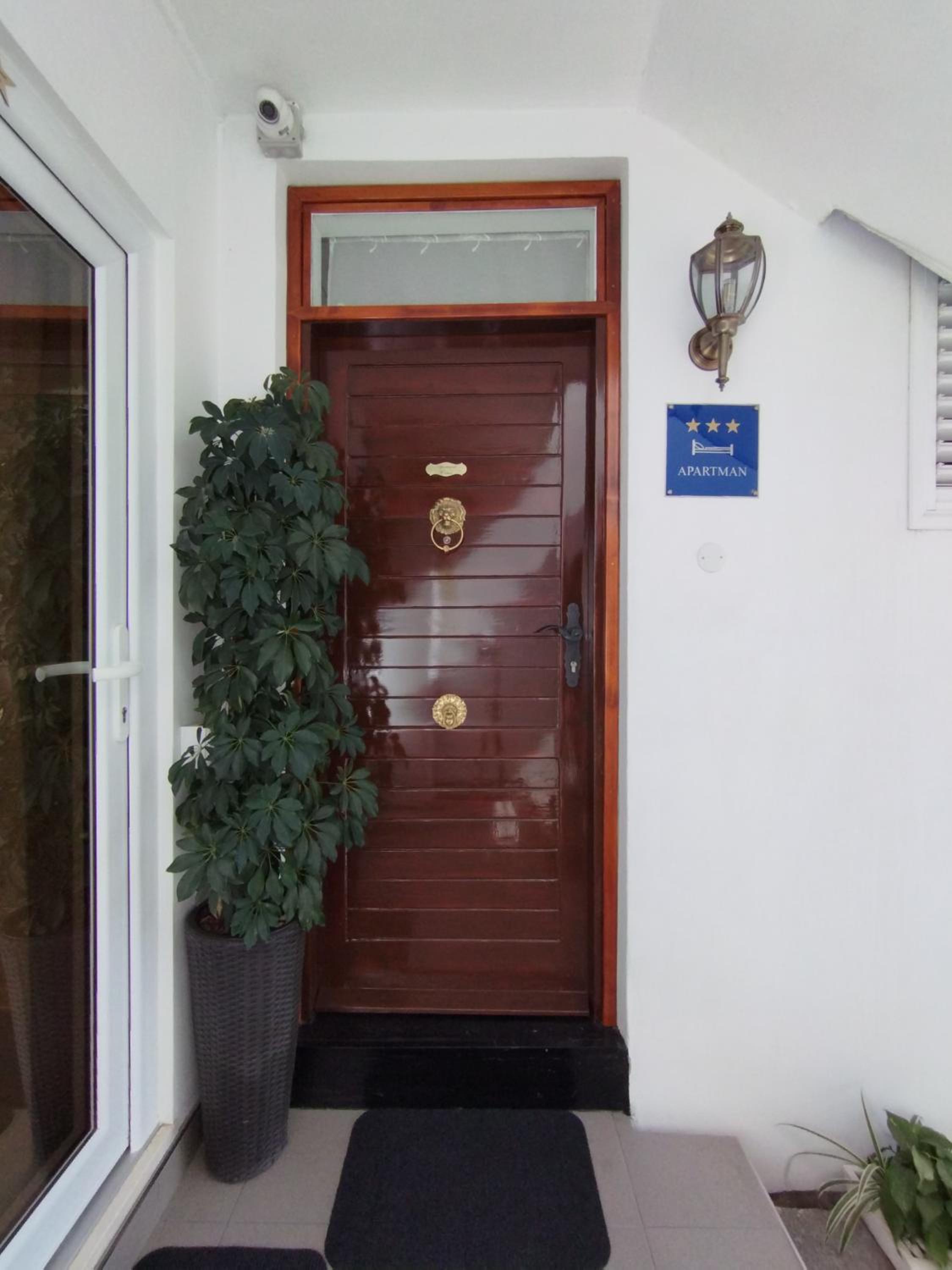 Apartment One , sea view , free parking
