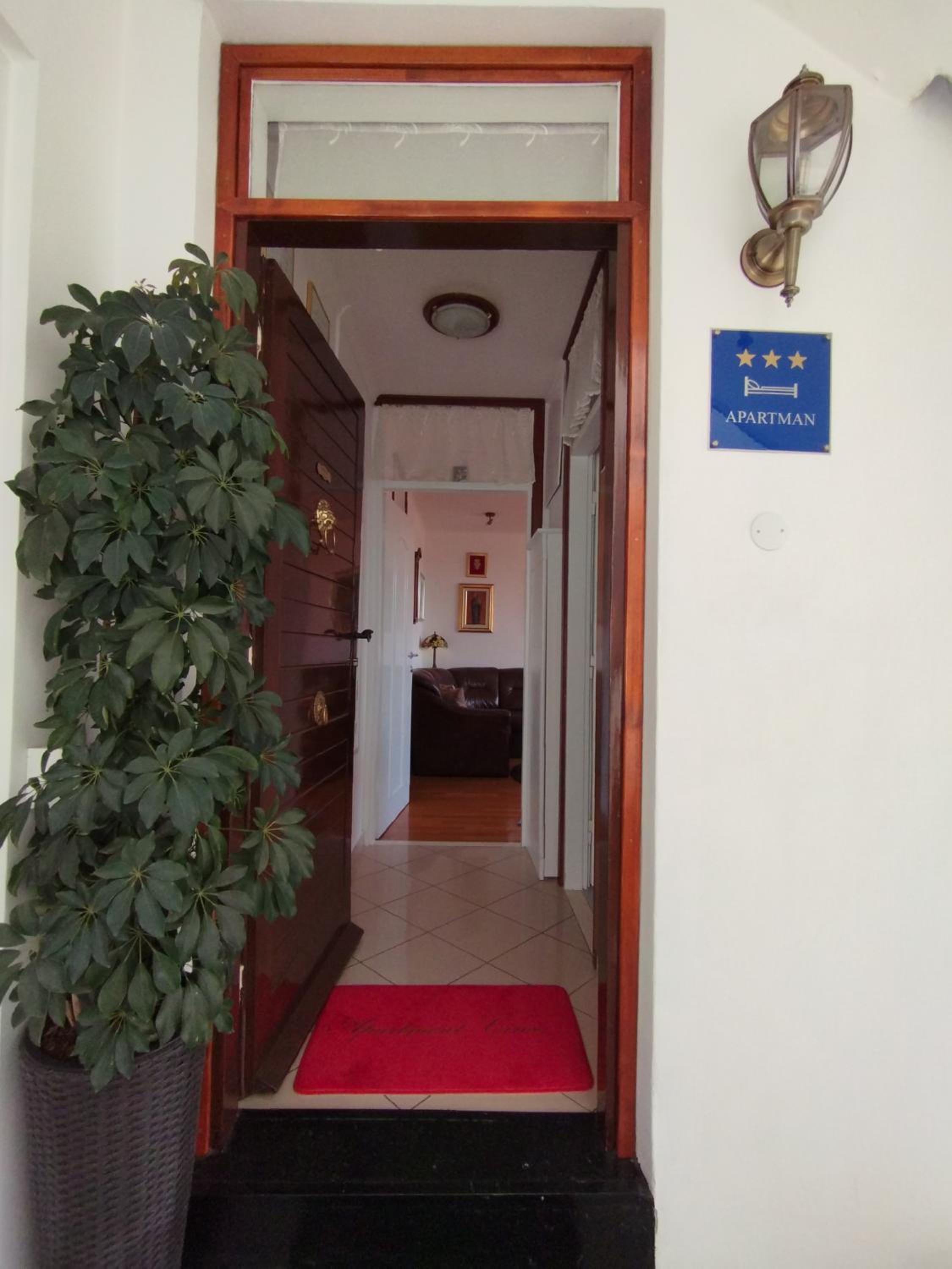 Apartment One , sea view , free parking