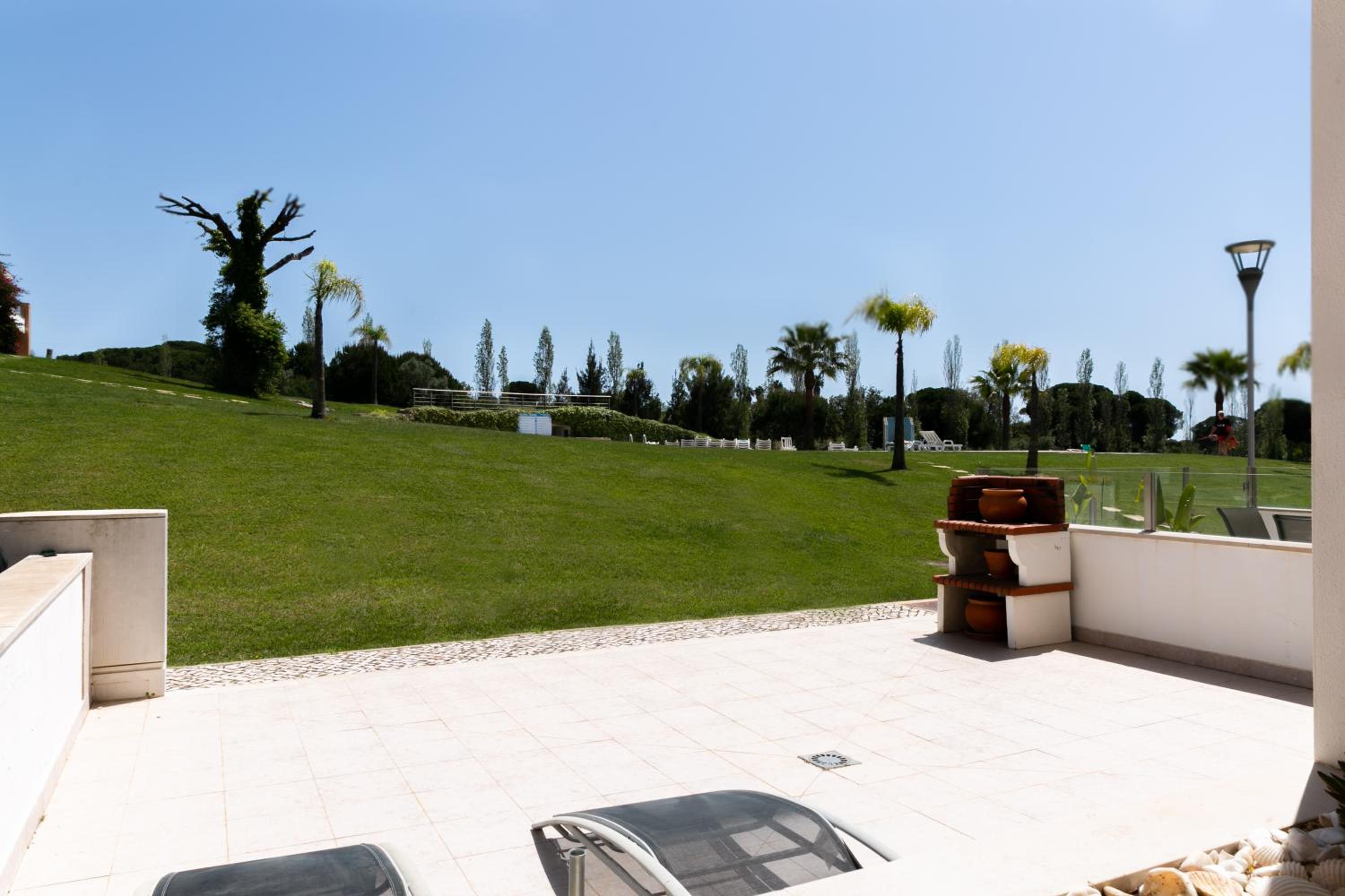 Villa facing the pool by Algarve Dream Holidays view 4