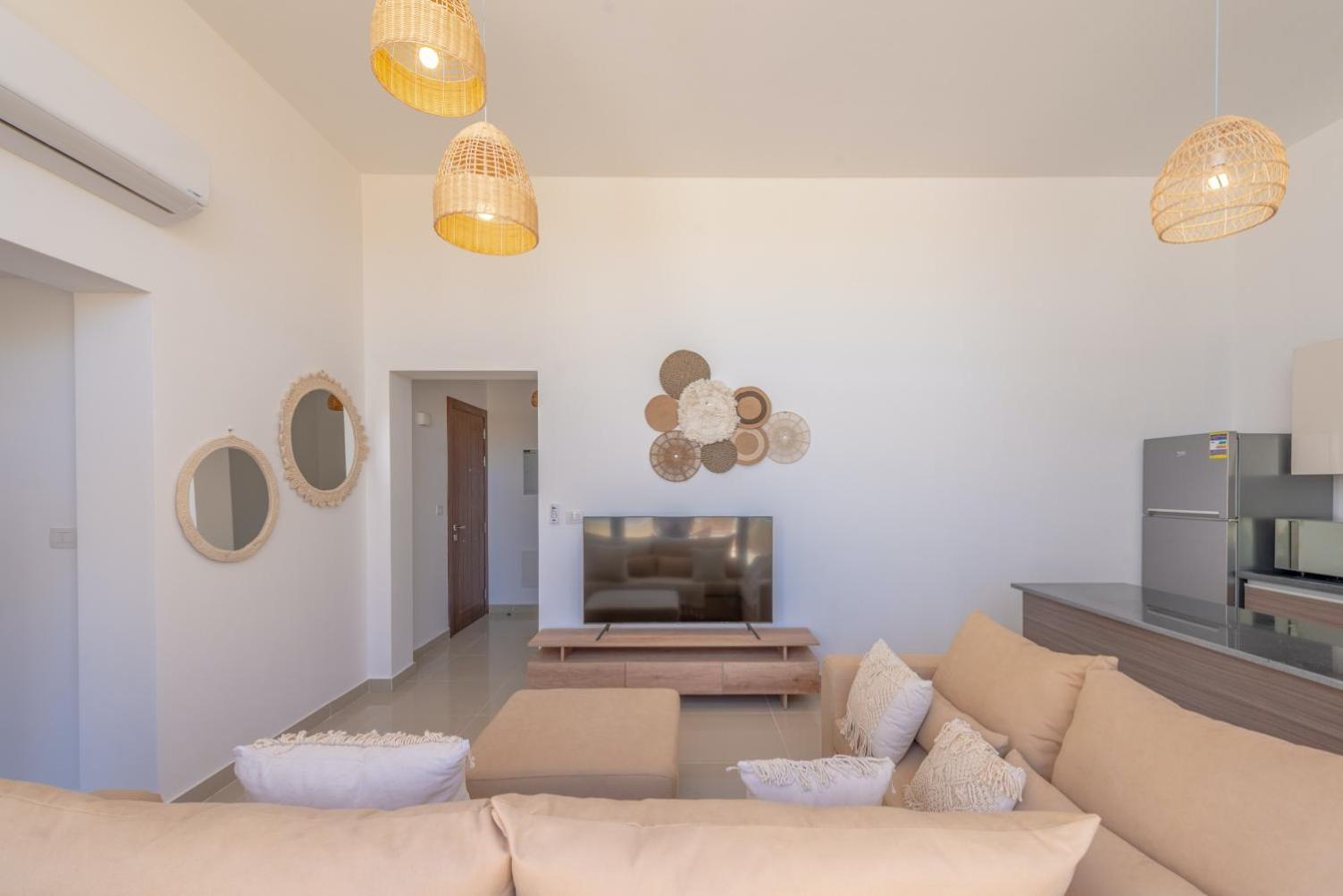 Modern 2-Bedroom Penthouse G-Cribs Pool view