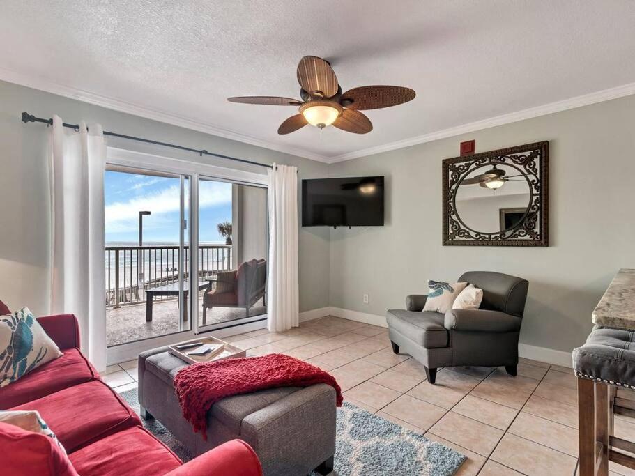Tradewinds 102 - Cozy Beachfront w/ Spacious Balcony! view 4