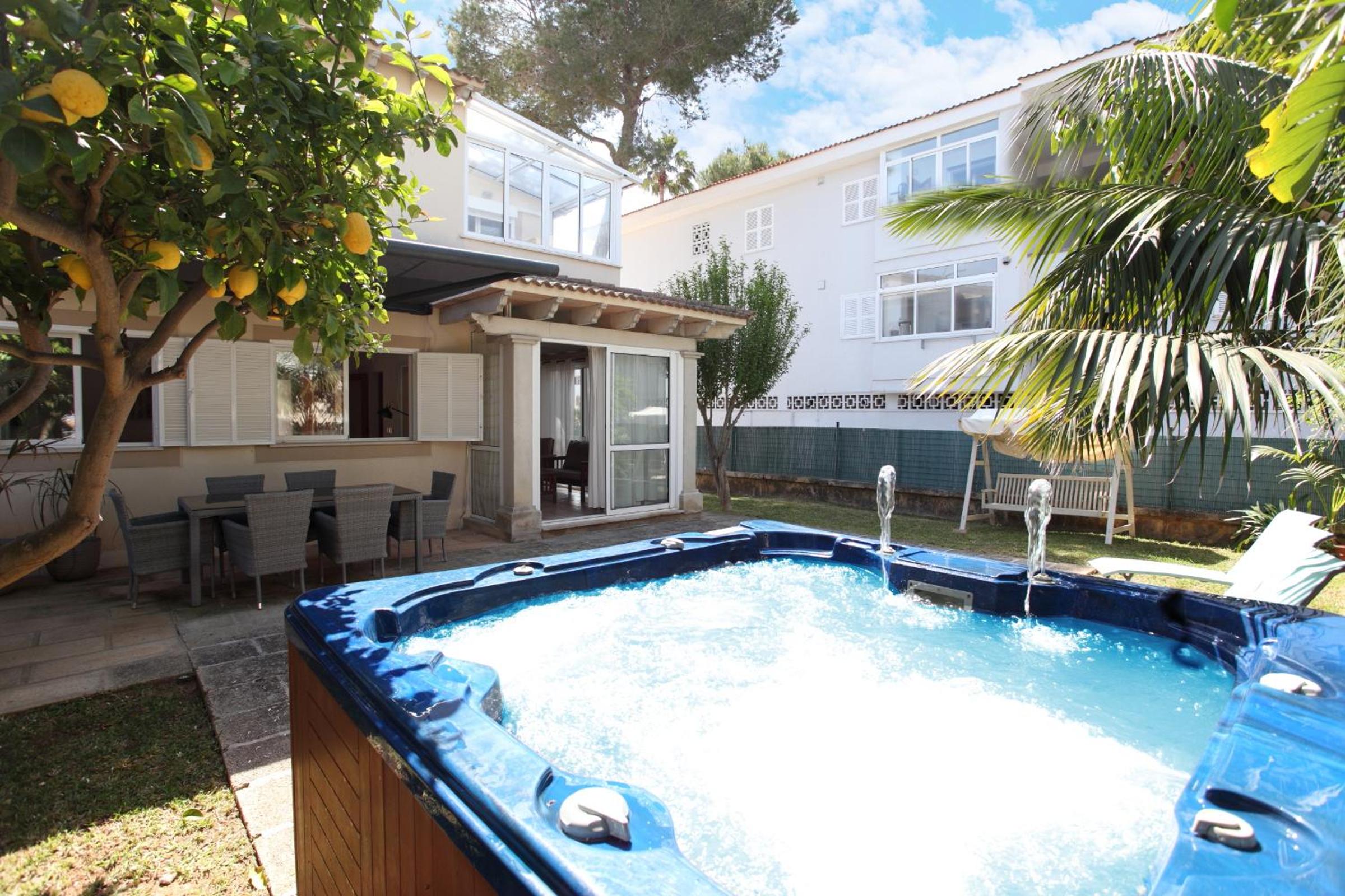 Hotel Villa Beach Alcudia, Lovely House With Jacuzzi