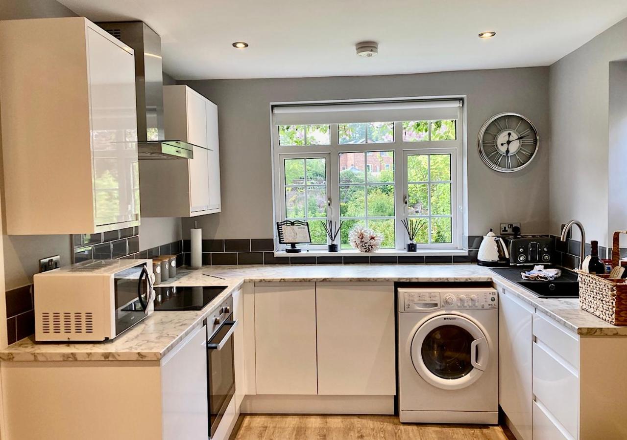 The Lodge Chester - luxury apartment for two, with free parking! view 5