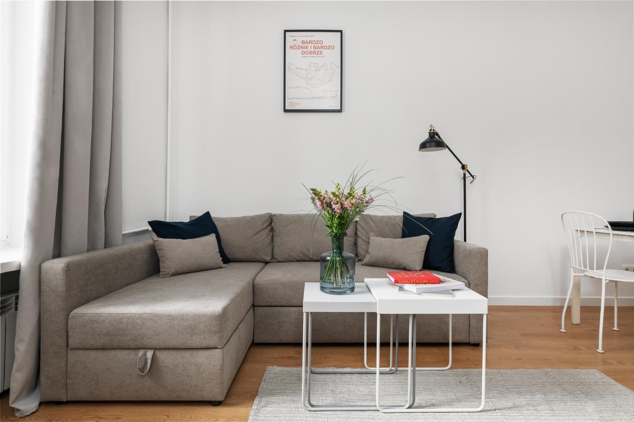 oompH Warsaw Nowy Swiat Apartment view 3