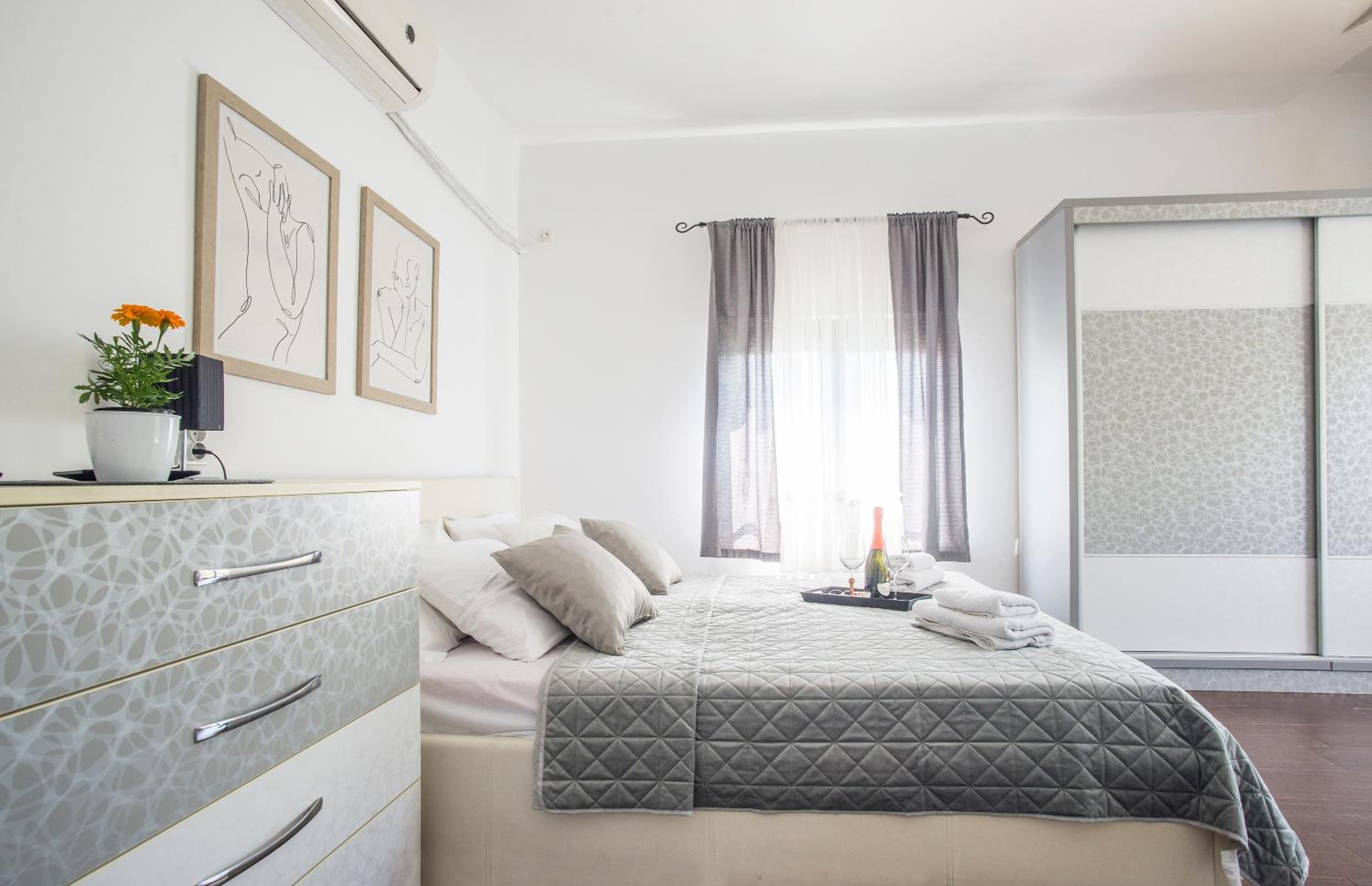 Apartments MaXhit