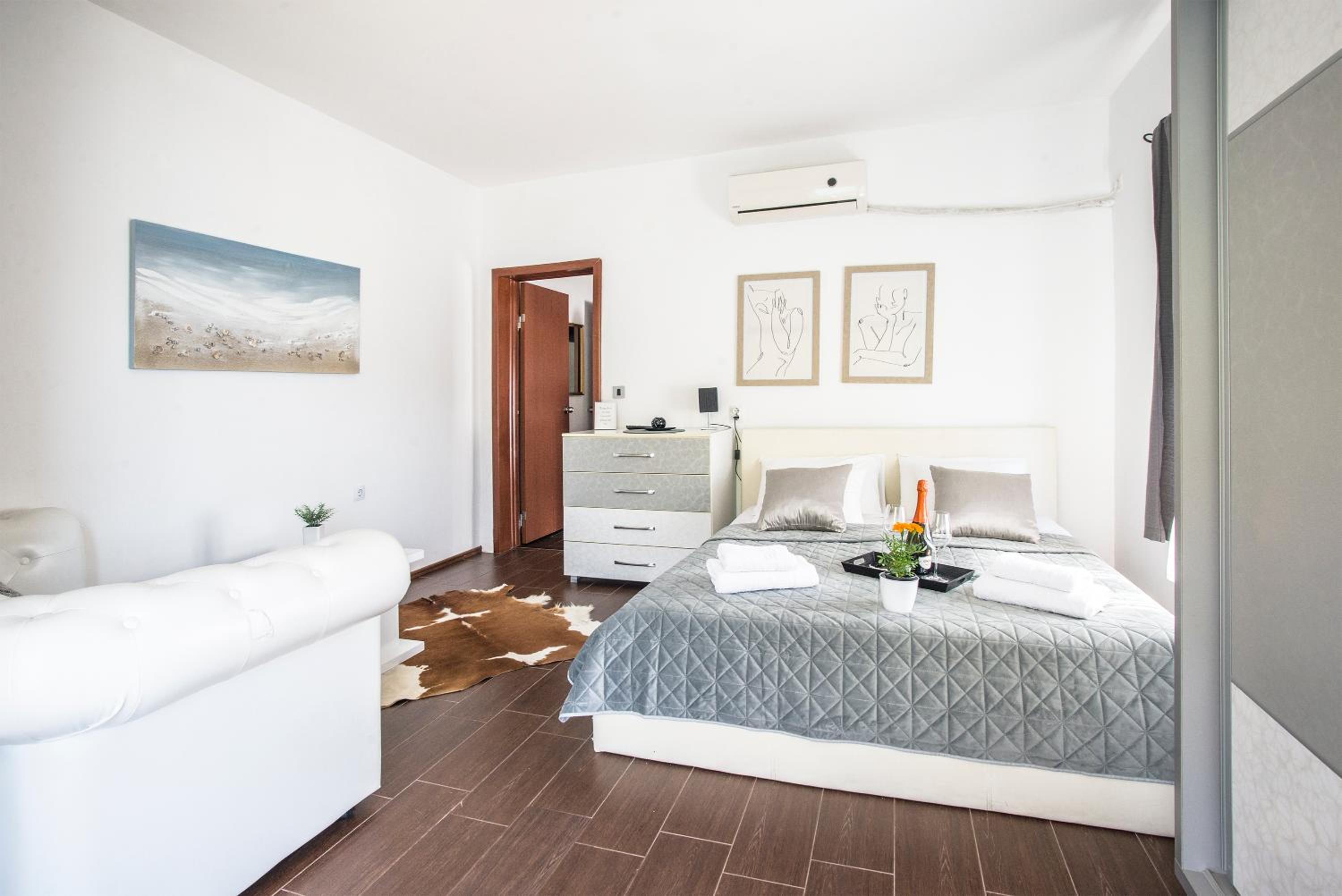 Apartments MaXhit