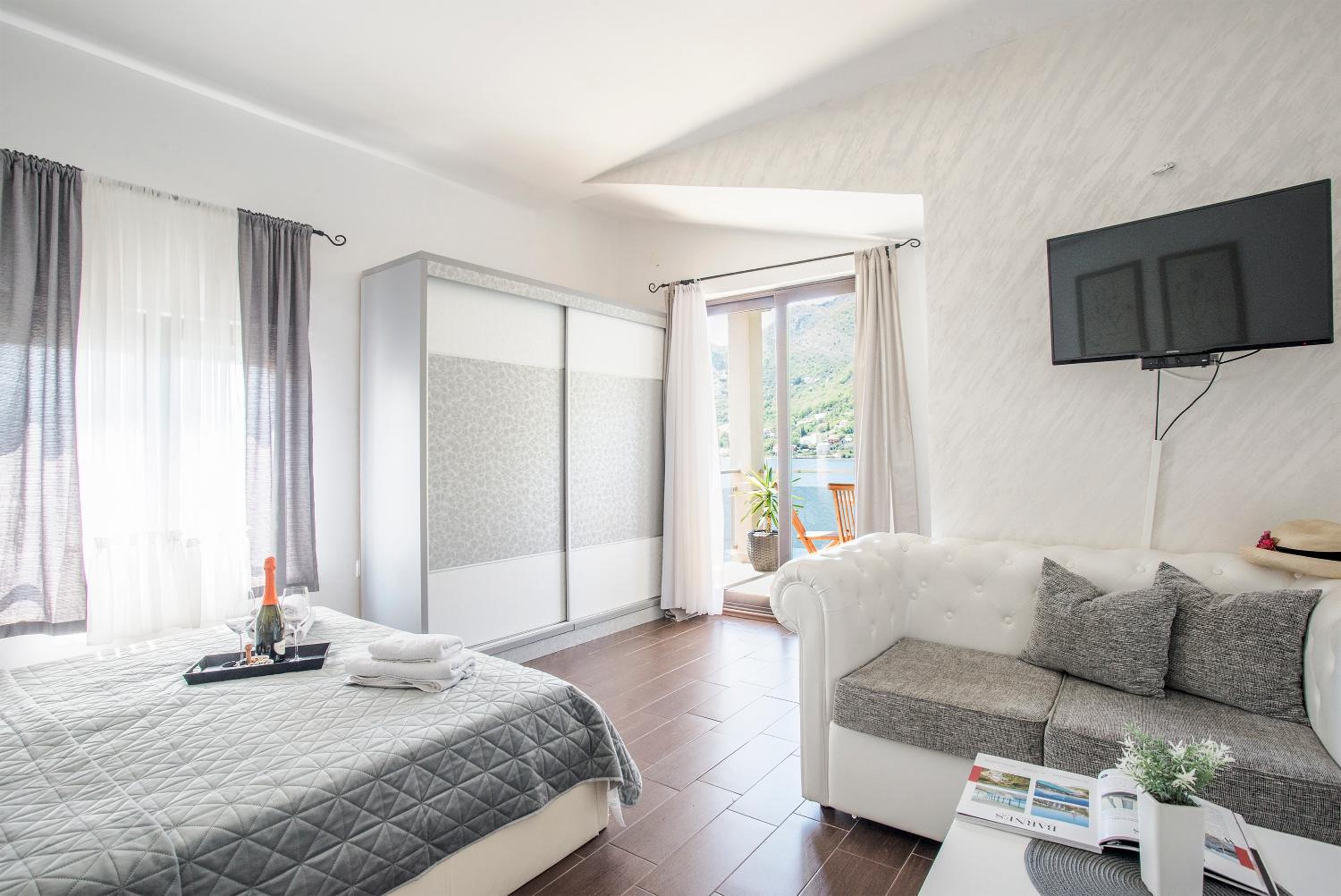 Apartments MaXhit