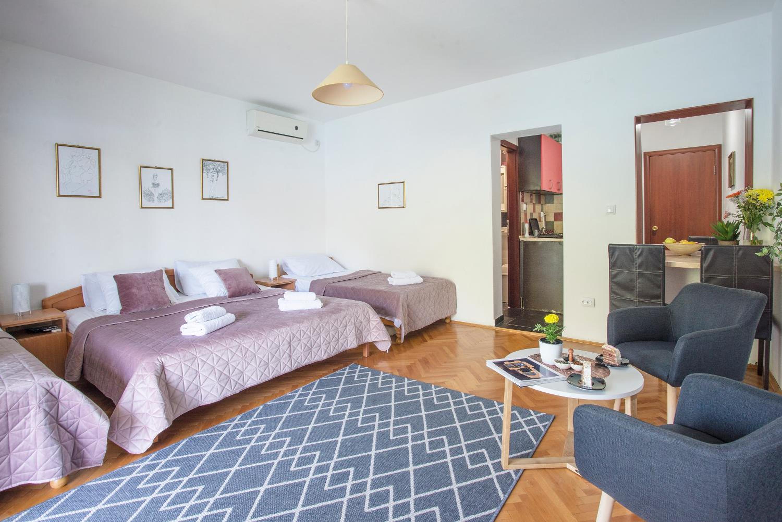 Apartments MaXhit