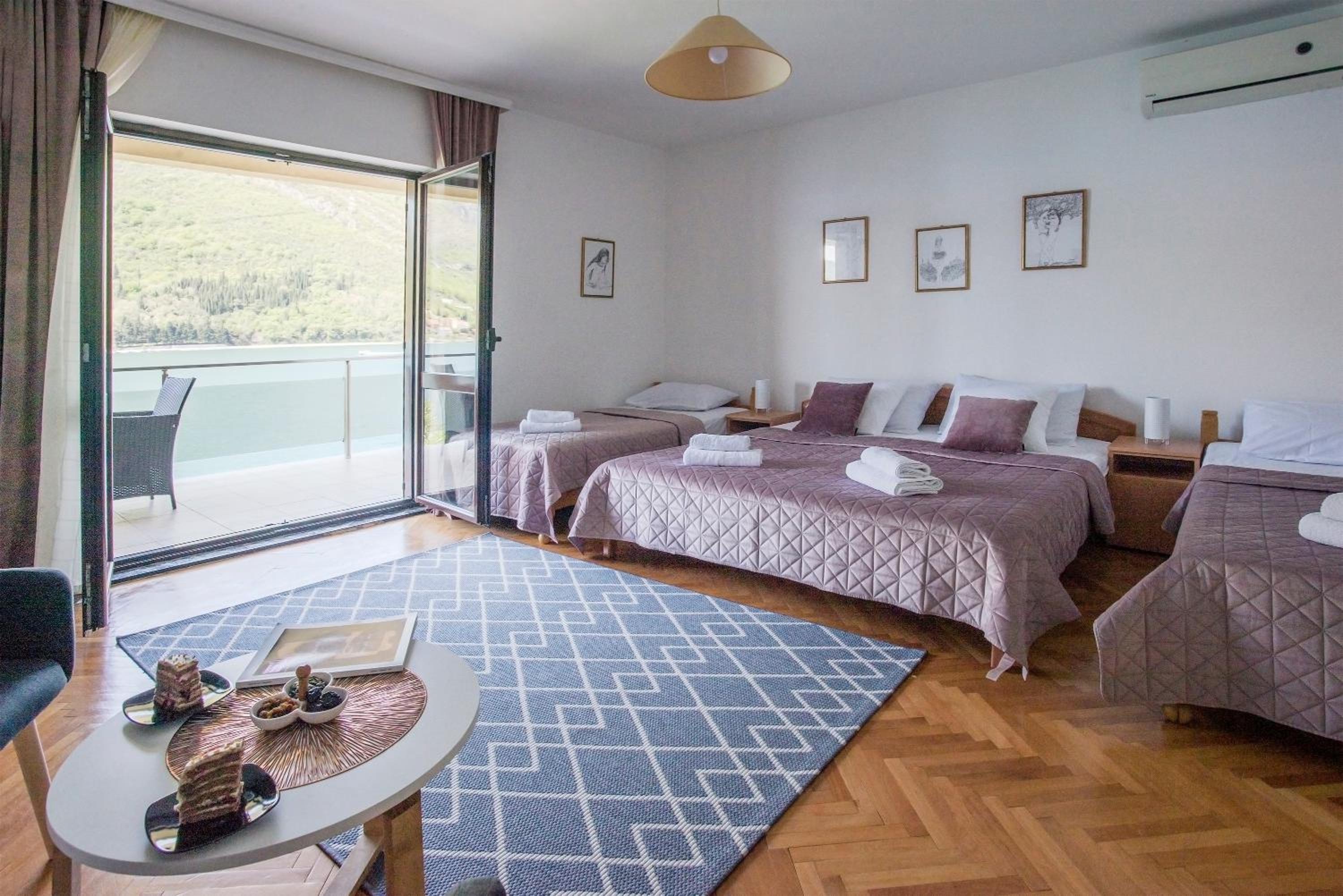 Apartments MaXhit