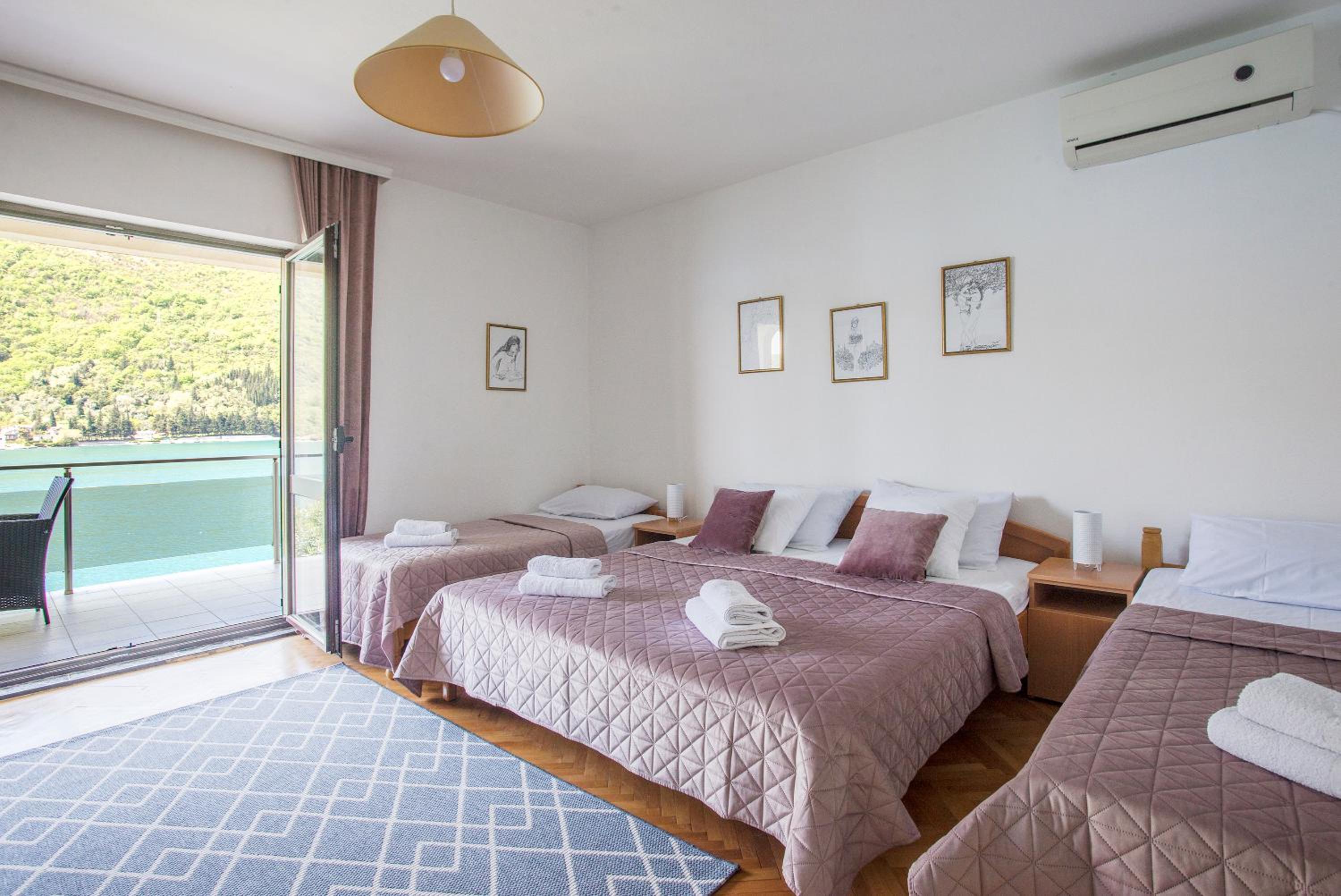 Apartments MaXhit
