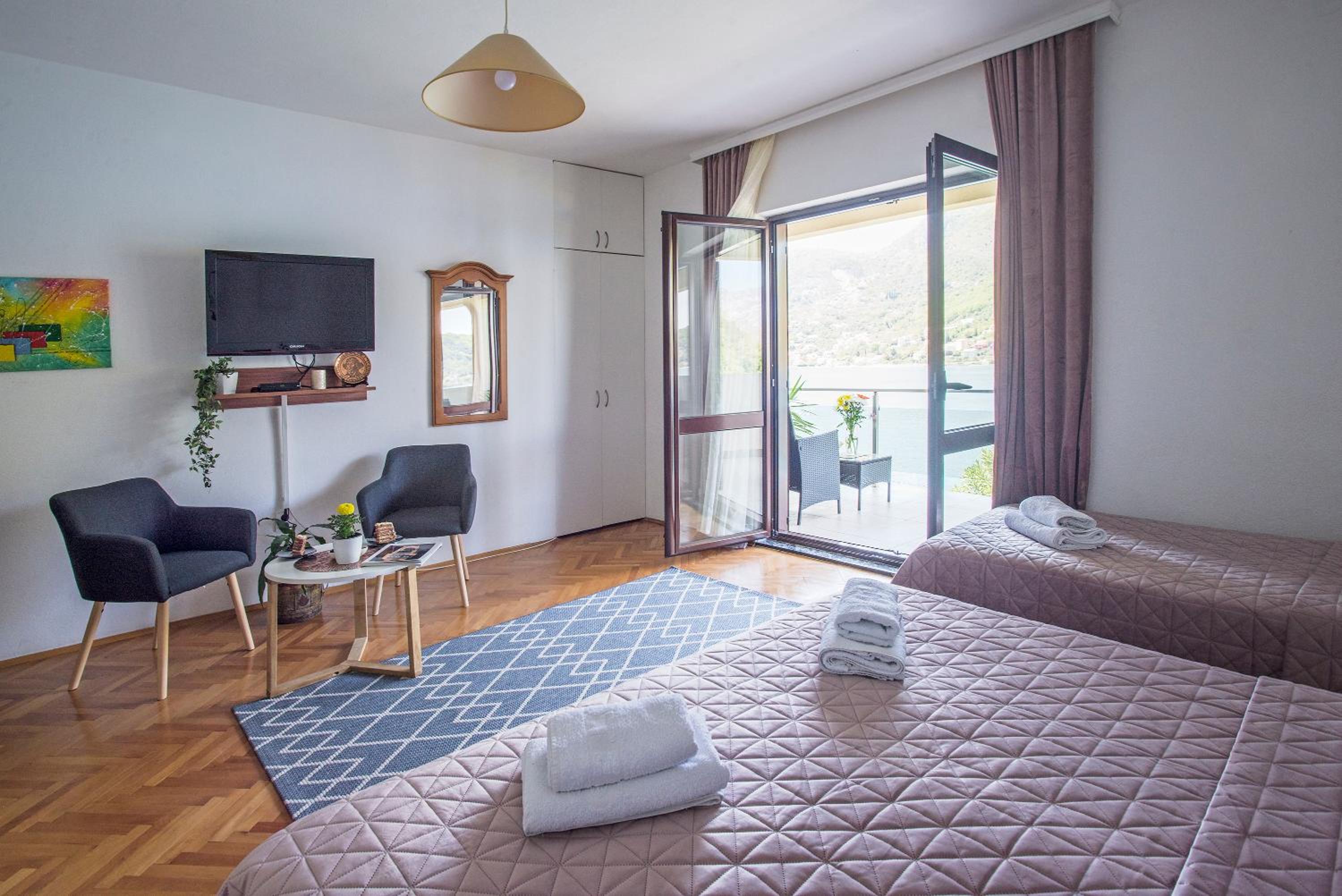 Apartments MaXhit