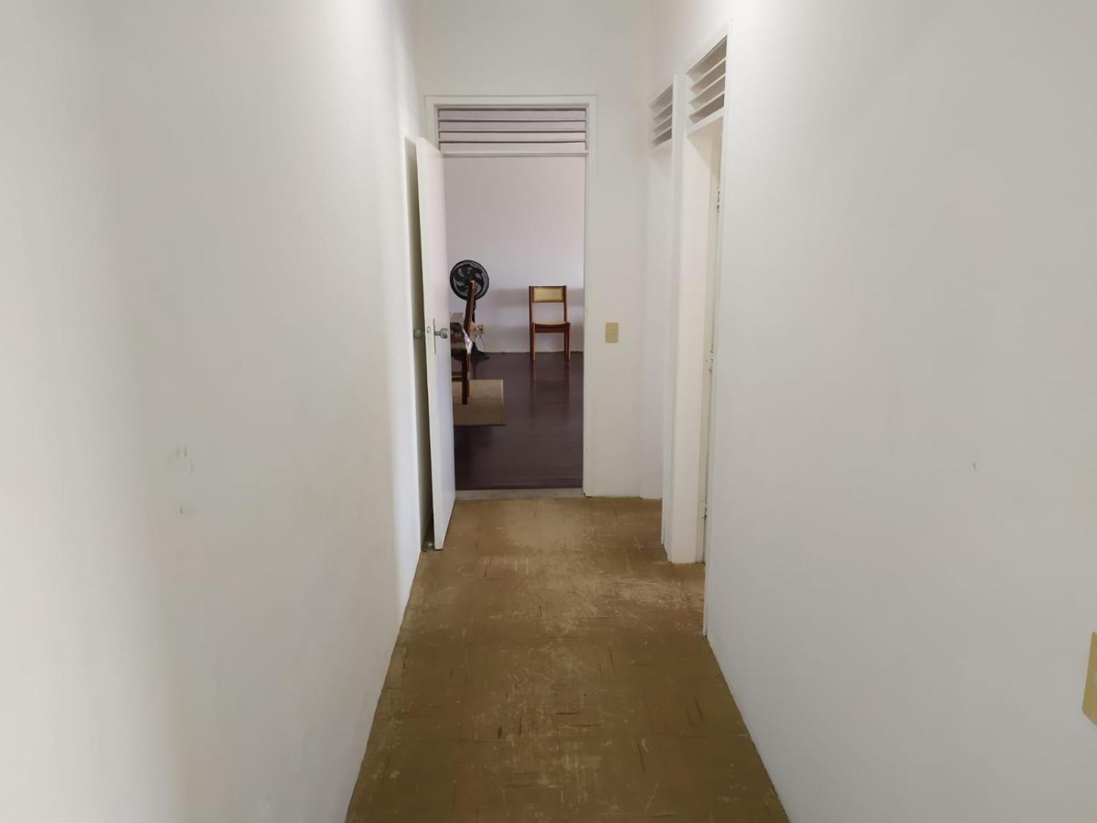 Espaçoso Apartamento na Praia do Futuro c/ 3 Qts.