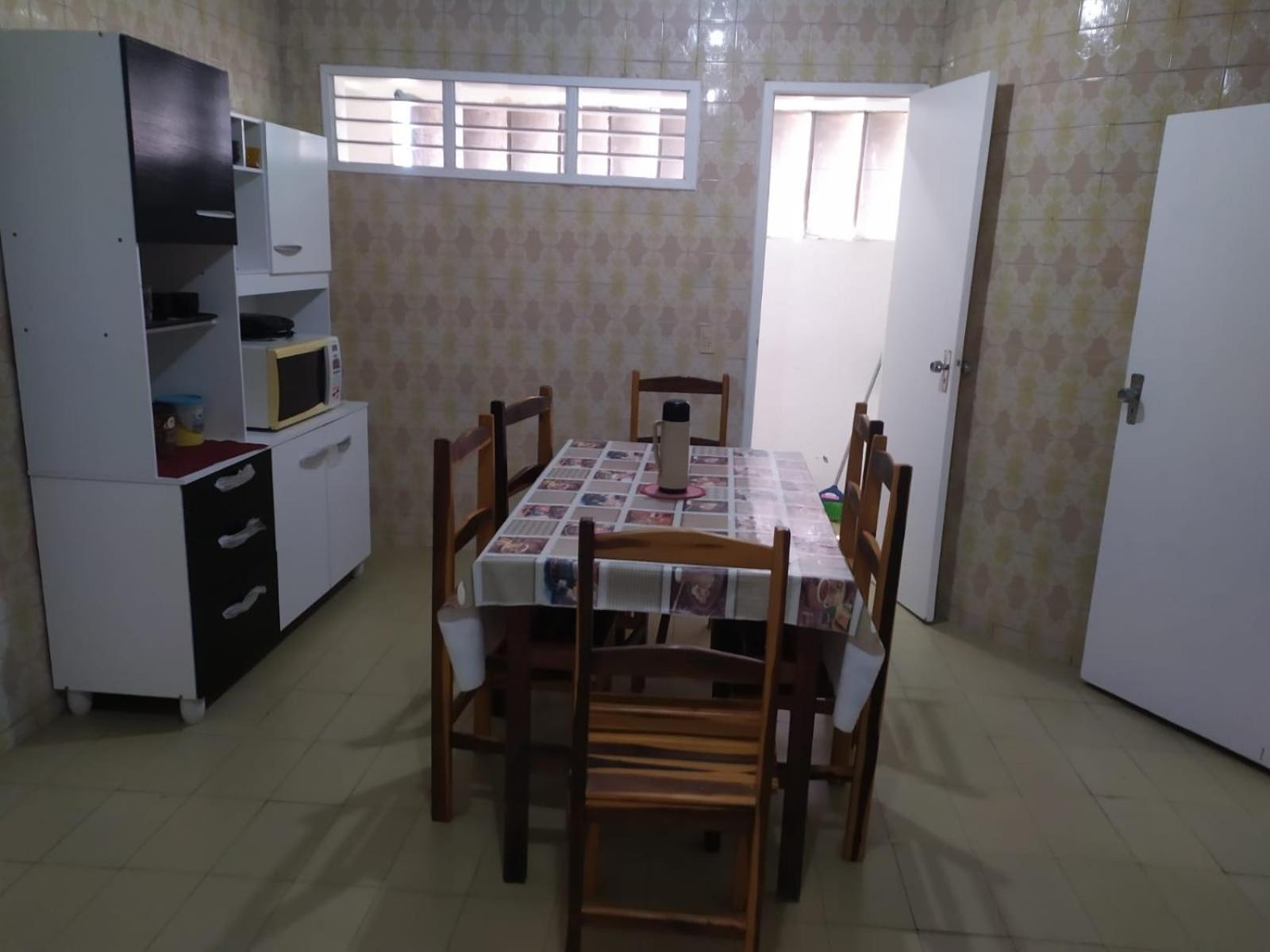 Espaçoso Apartamento na Praia do Futuro c/ 3 Qts.