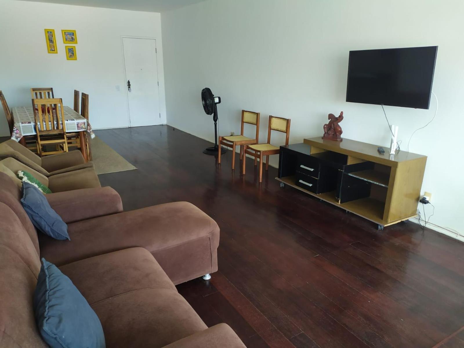 Espaçoso Apartamento na Praia do Futuro c/ 3 Qts.