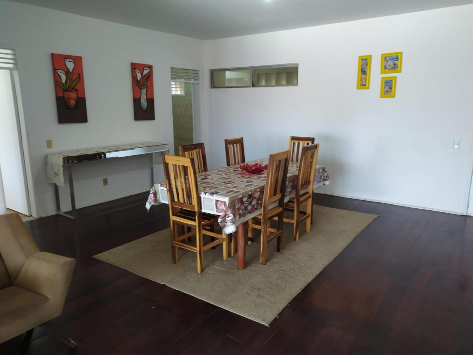 Espaçoso Apartamento na Praia do Futuro c/ 3 Qts.