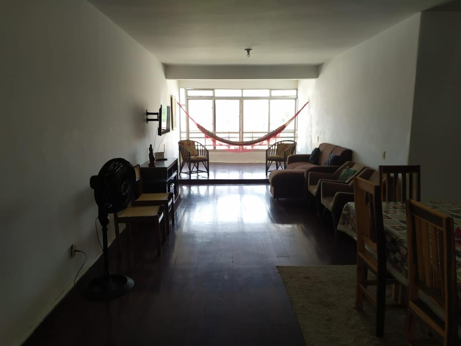 Espaçoso Apartamento na Praia do Futuro c/ 3 Qts.