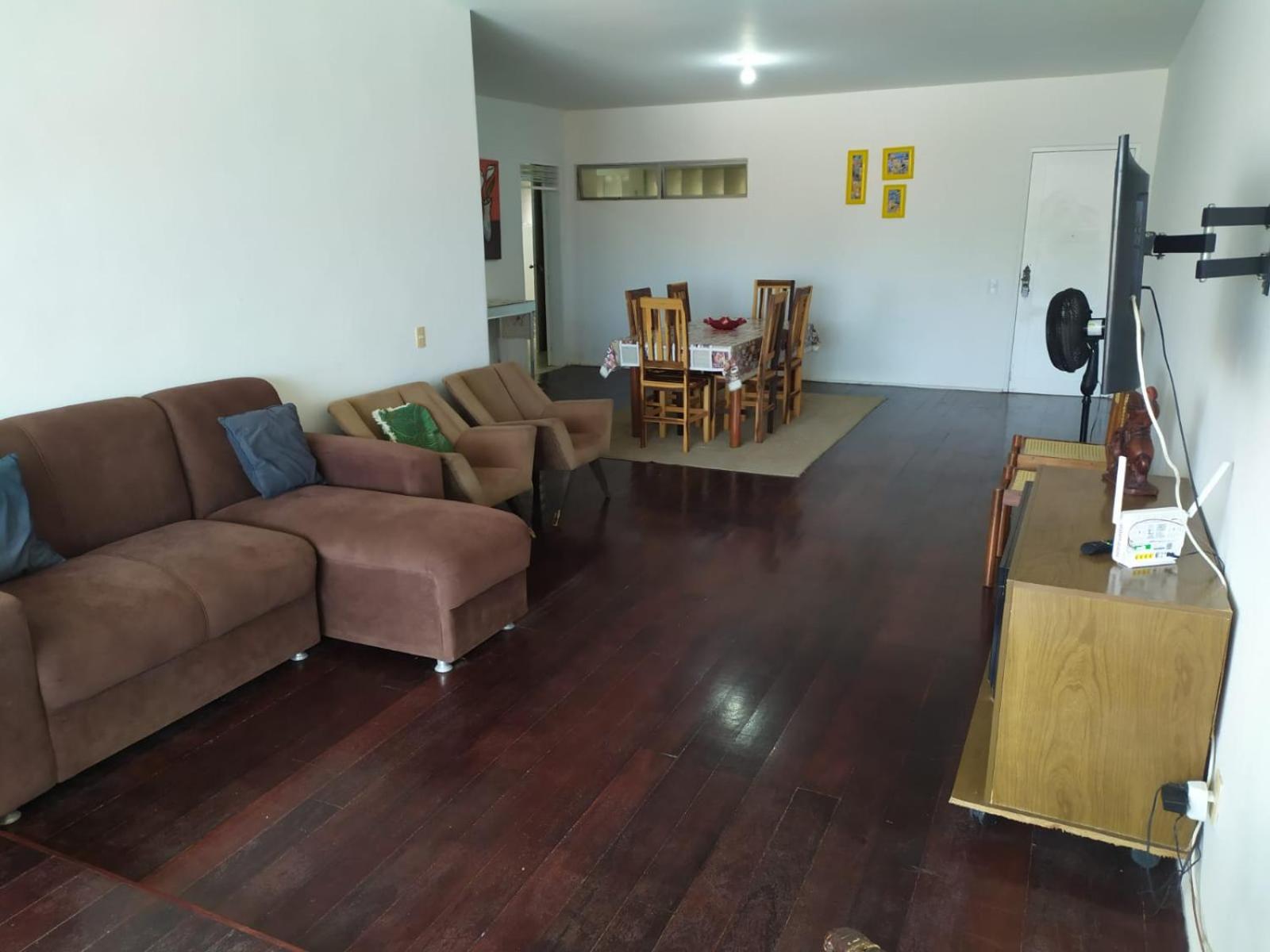 Espaçoso Apartamento na Praia do Futuro c/ 3 Qts.