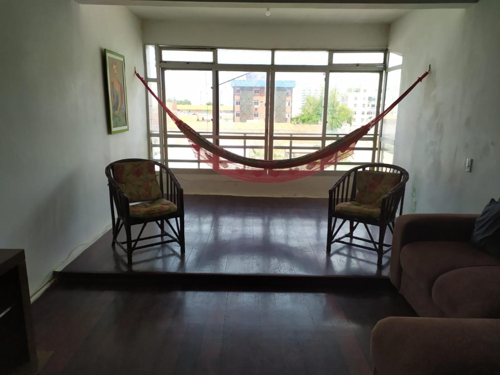 Espaçoso Apartamento na Praia do Futuro c/ 3 Qts.