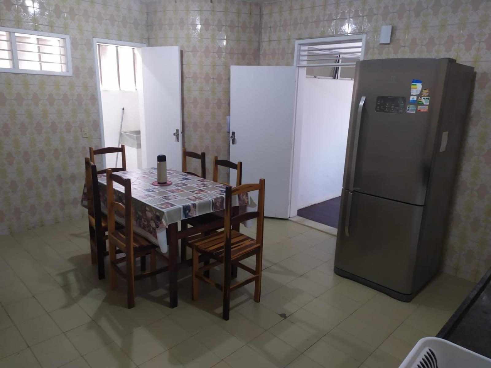 Espaçoso Apartamento na Praia do Futuro c/ 3 Qts.