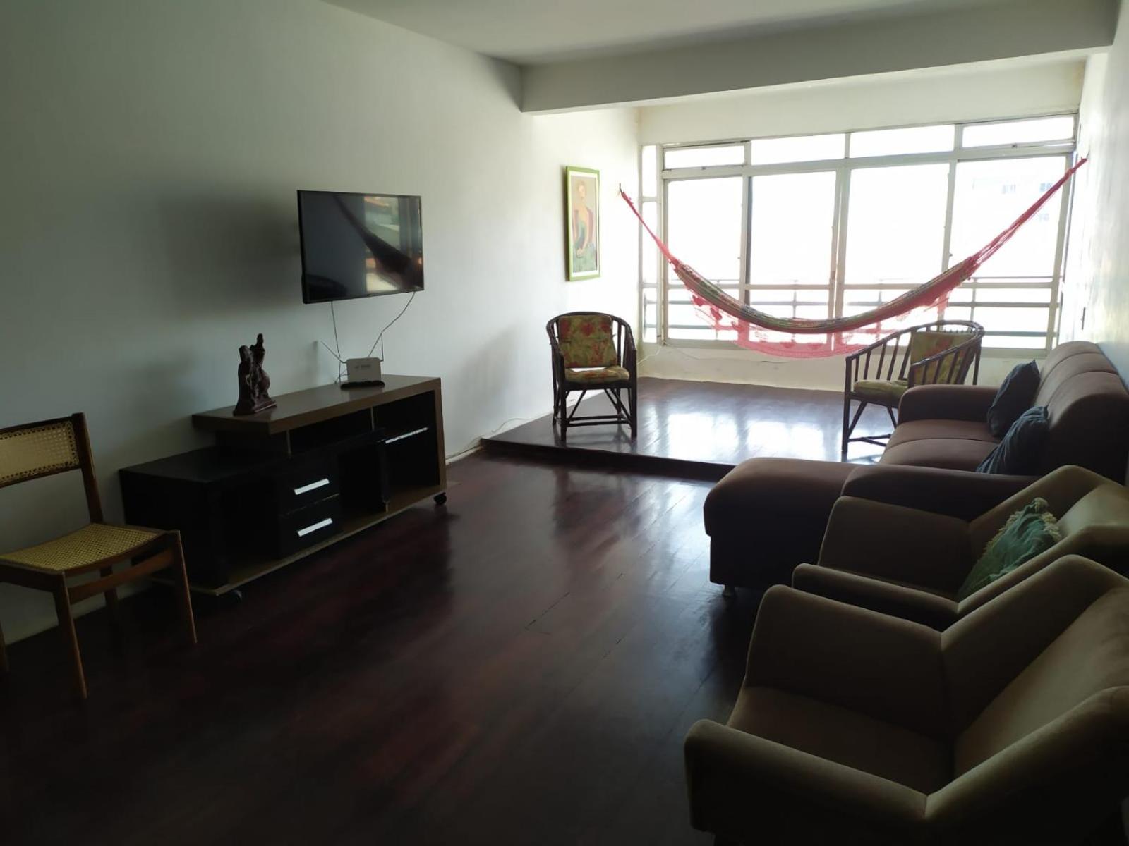 Espaçoso Apartamento na Praia do Futuro c/ 3 Qts.