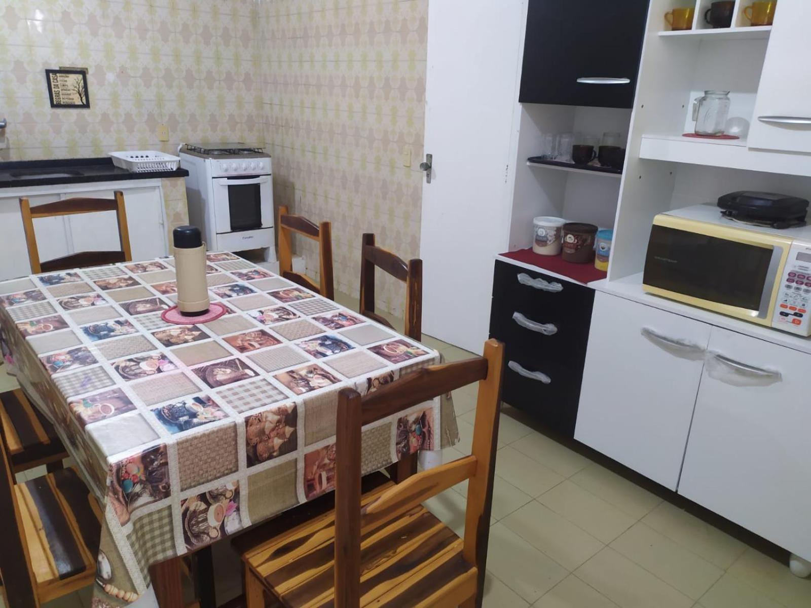 Espaçoso Apartamento na Praia do Futuro c/ 3 Qts.