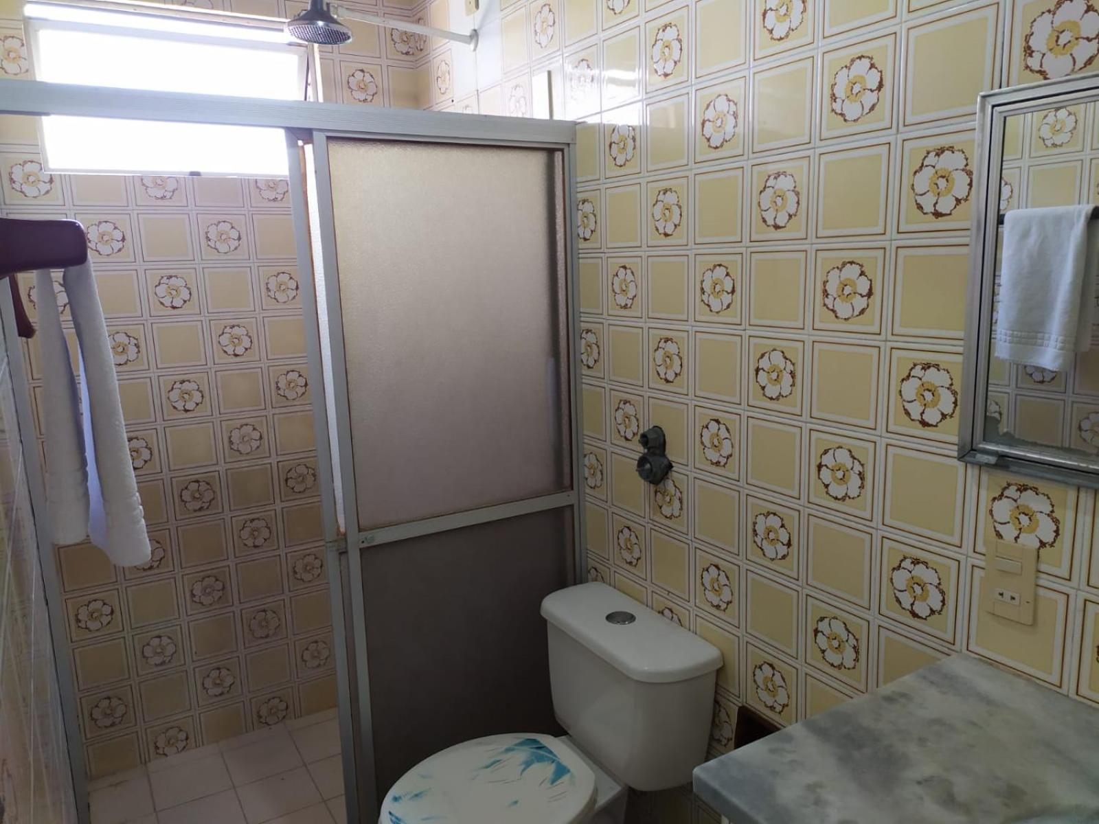 Espaçoso Apartamento na Praia do Futuro c/ 3 Qts.