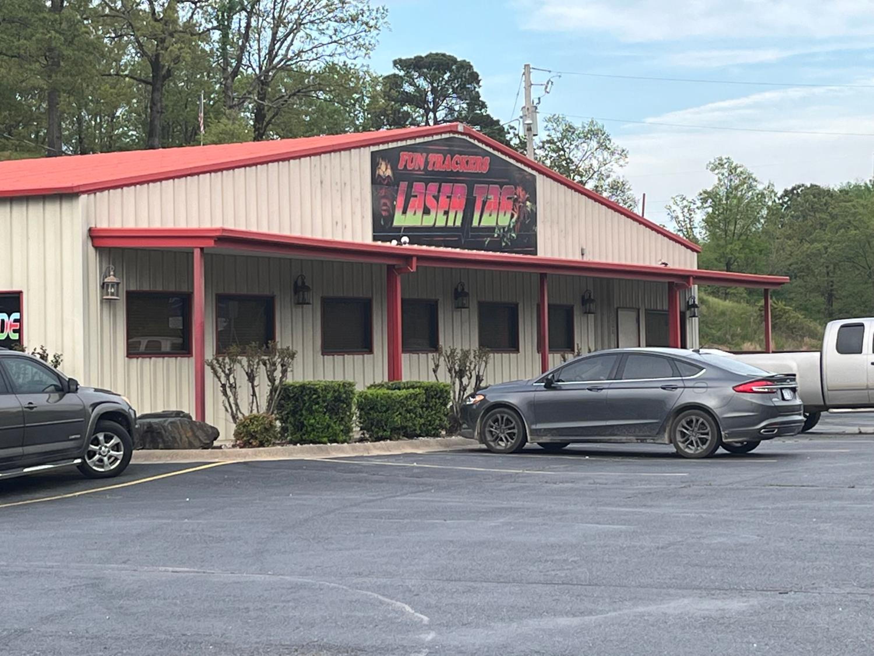 Ledgerock lake house! Boat included march-October,outside bar, Pool table,family fun center view 3