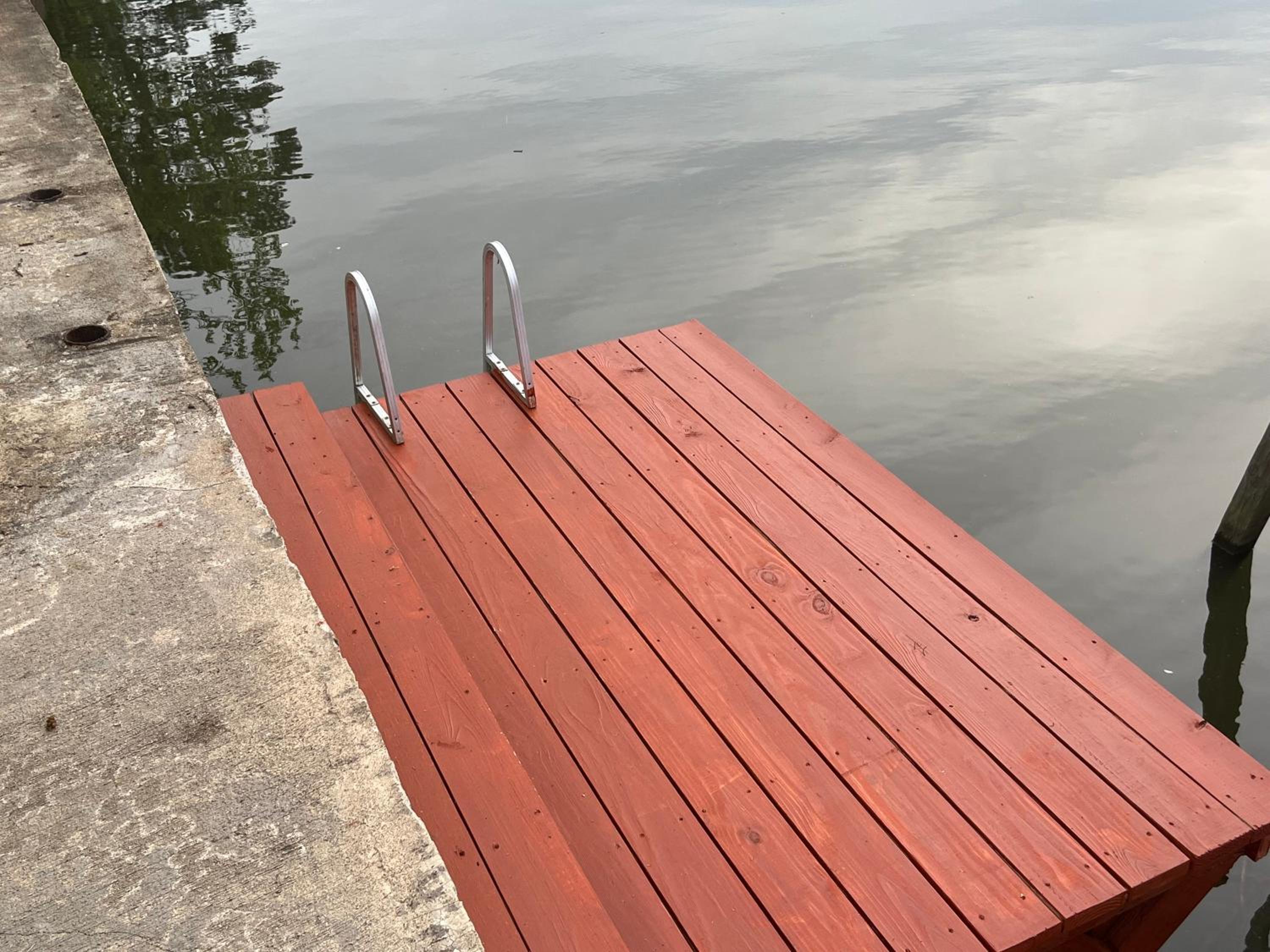 Ledgerock lake house! Boat included march-October,outside bar, Pool table,family fun center view 4