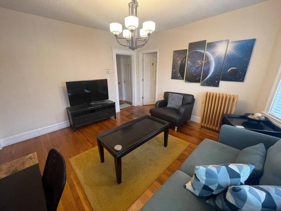 Boston Vacations - Cozy Large House close to TUFTS/Harvard/MIT 4BR - Property Image 4