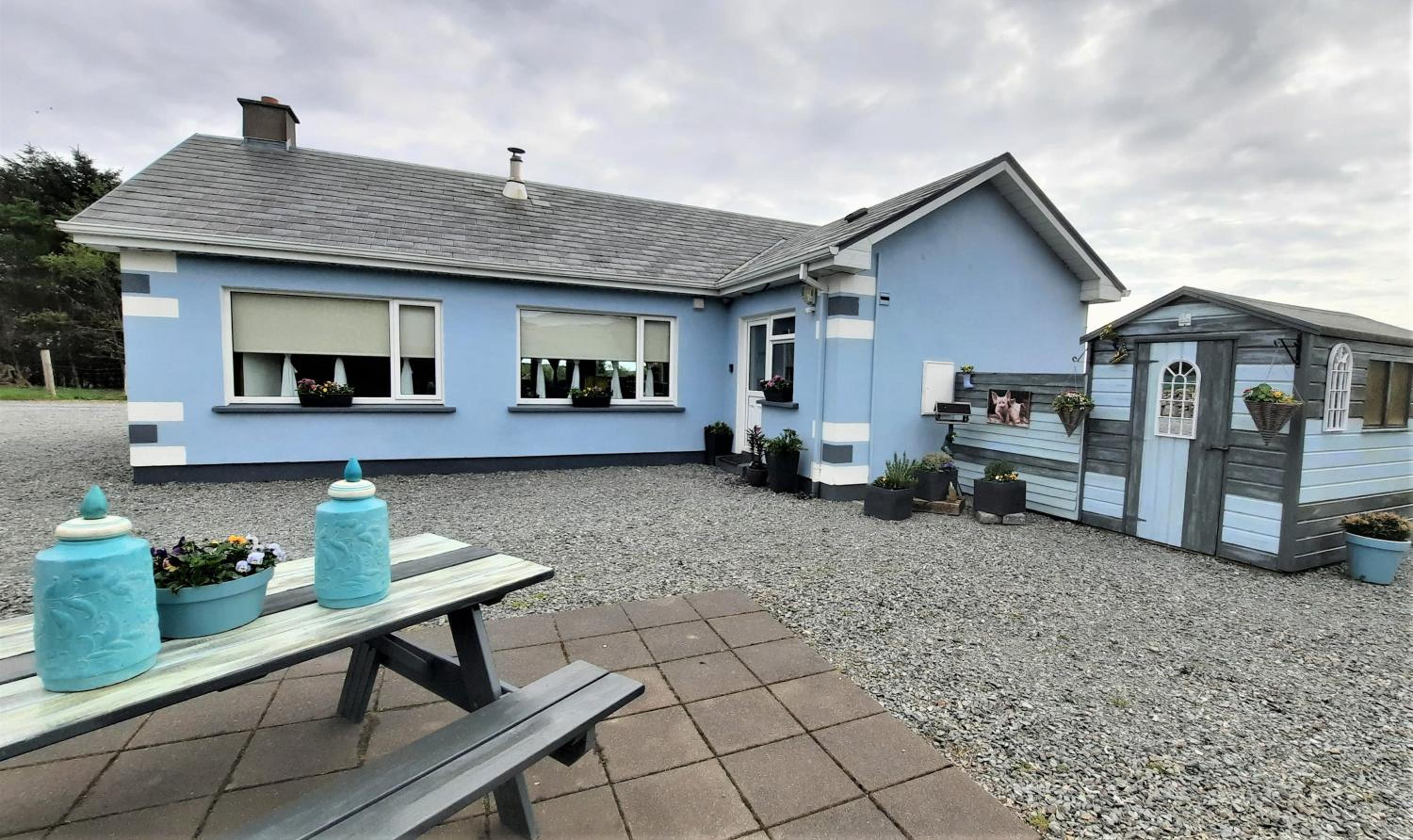 Clifden Wildflower Cottage - Clifden Countryside Lettings view 3