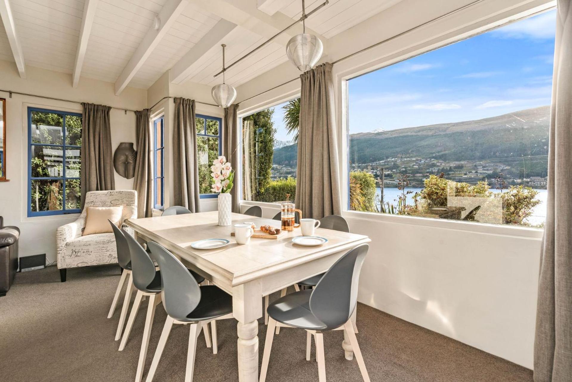 Sunny Lakeview Villa