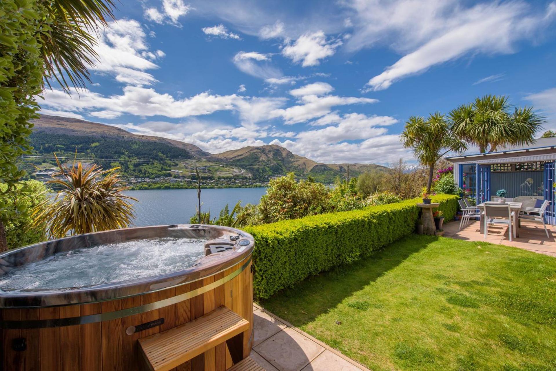 Sunny Lakeview Villa
