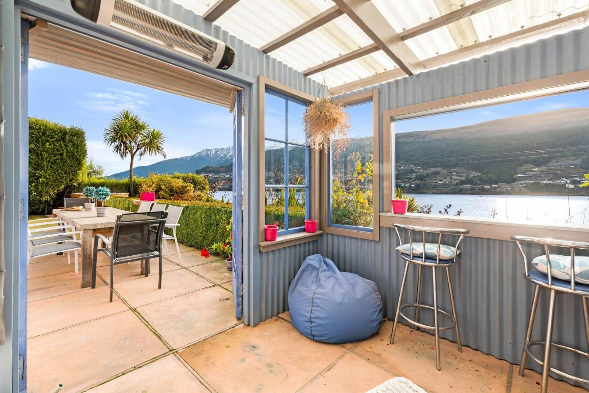 Sunny Lakeview Villa