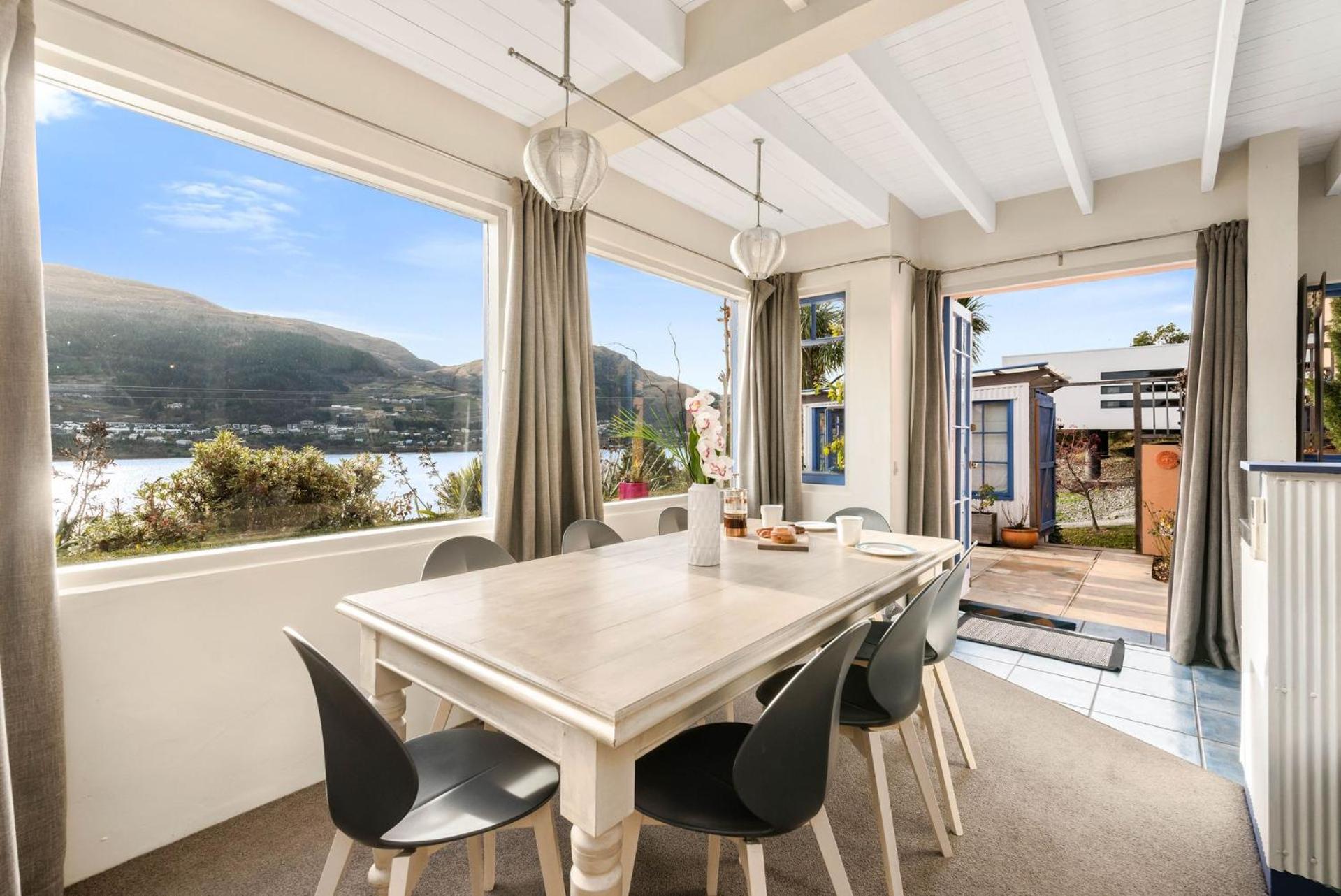 Sunny Lakeview Villa