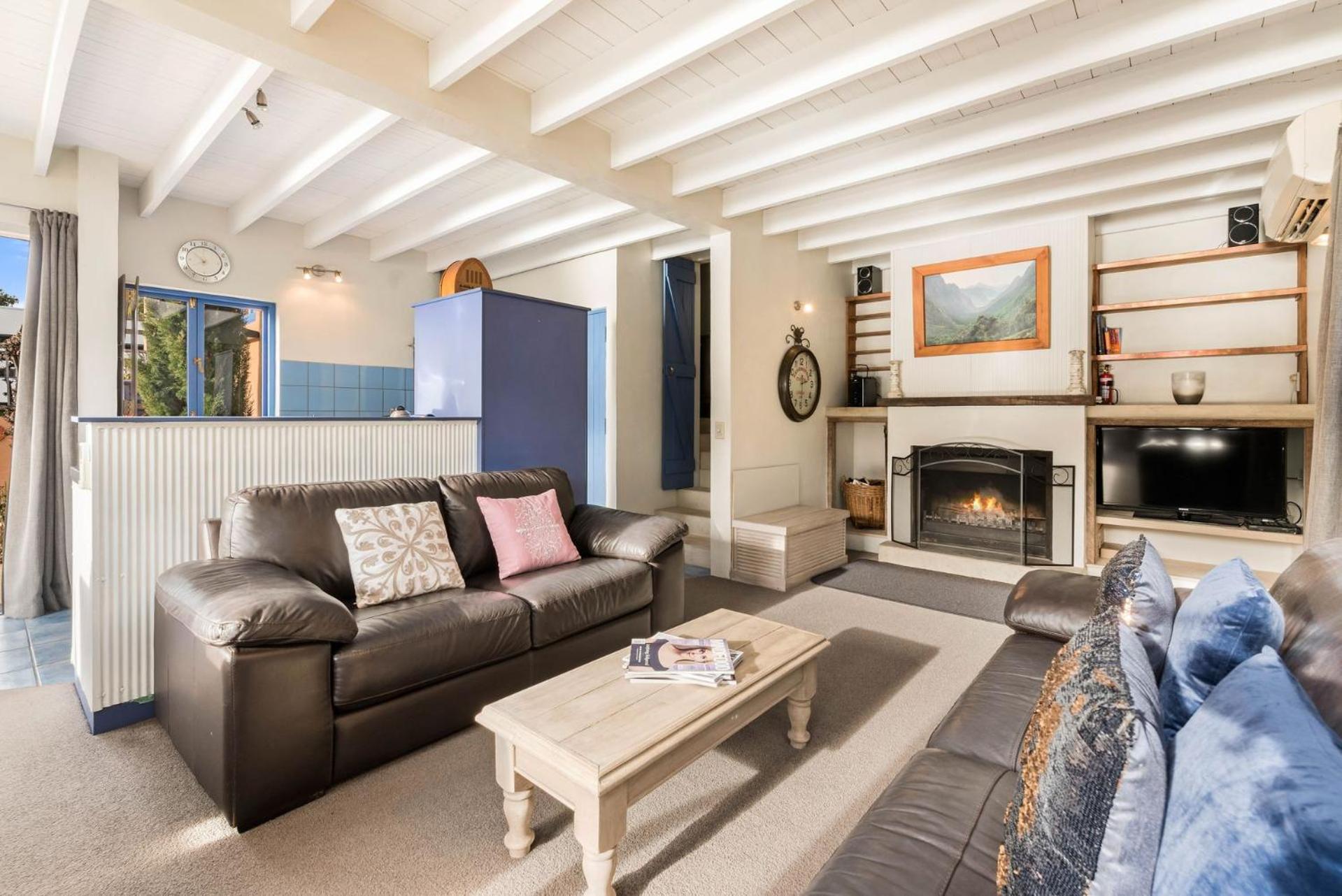 Sunny Lakeview Villa