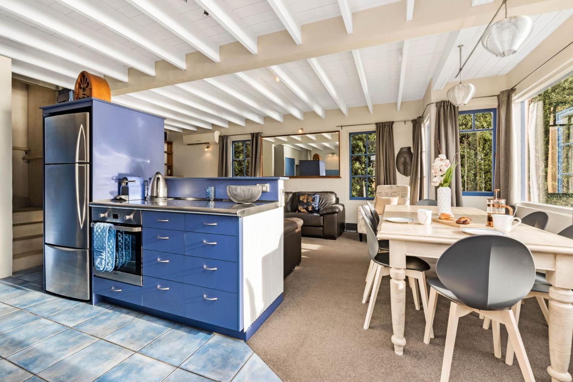 Sunny Lakeview Villa