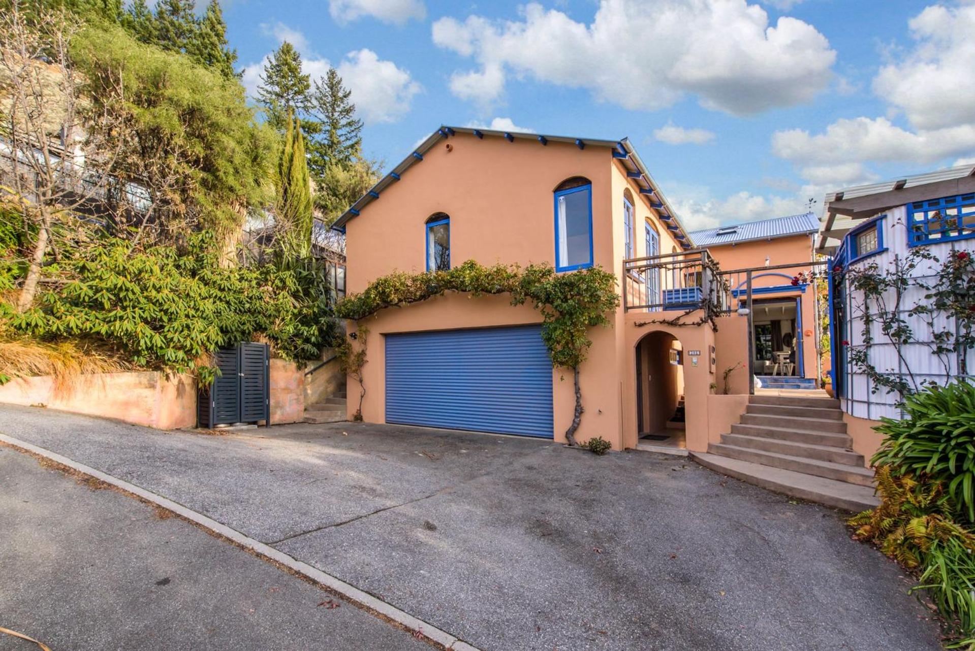 Sunny Lakeview Villa